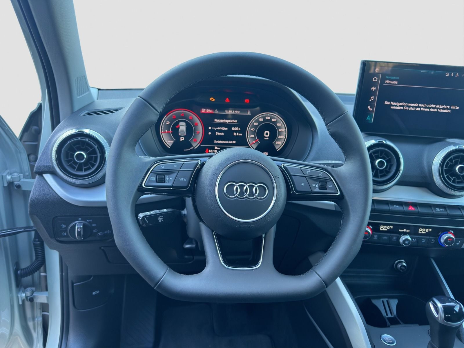 Audi - Q2_10