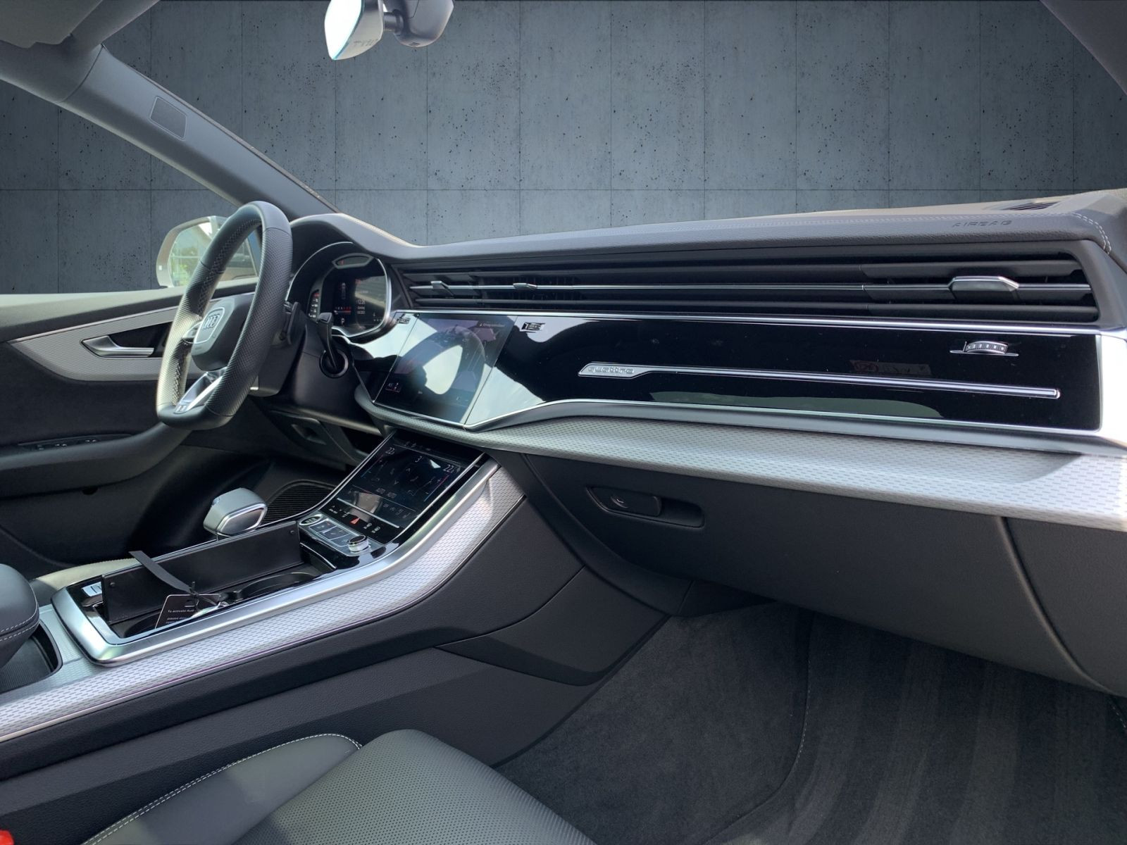 Audi - Q8_17