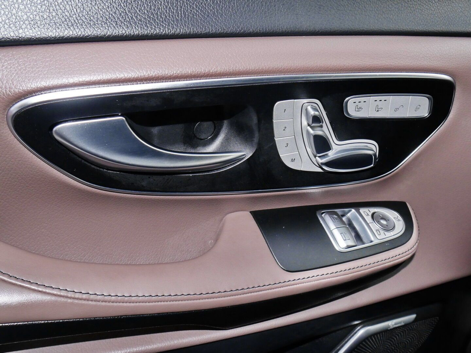 Mercedes-Benz - V 300_11