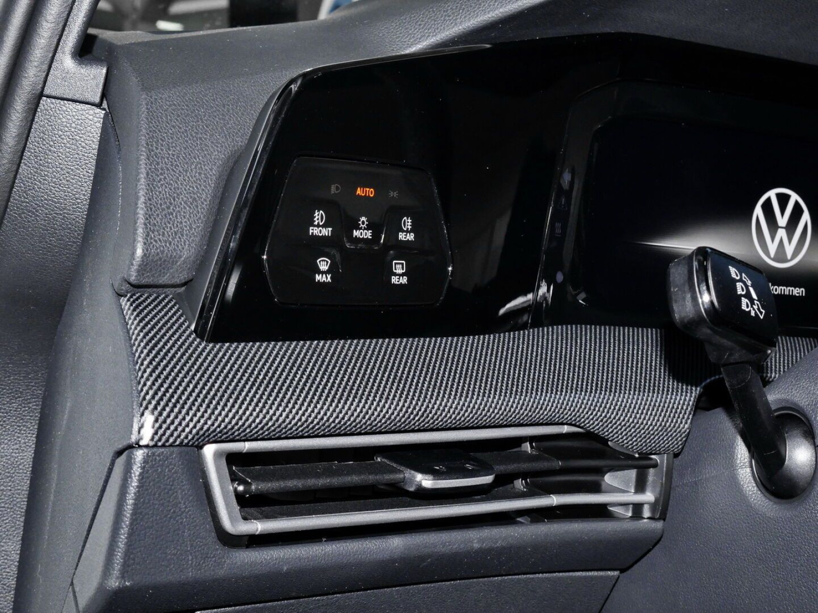 Volkswagen - Golf_13