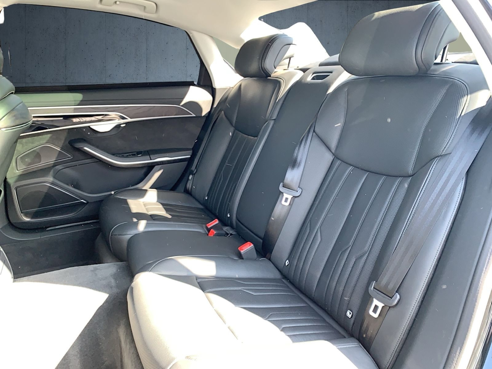 Audi - A8_14