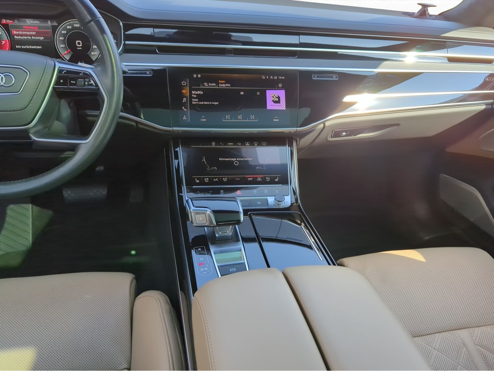 Audi - A8_7