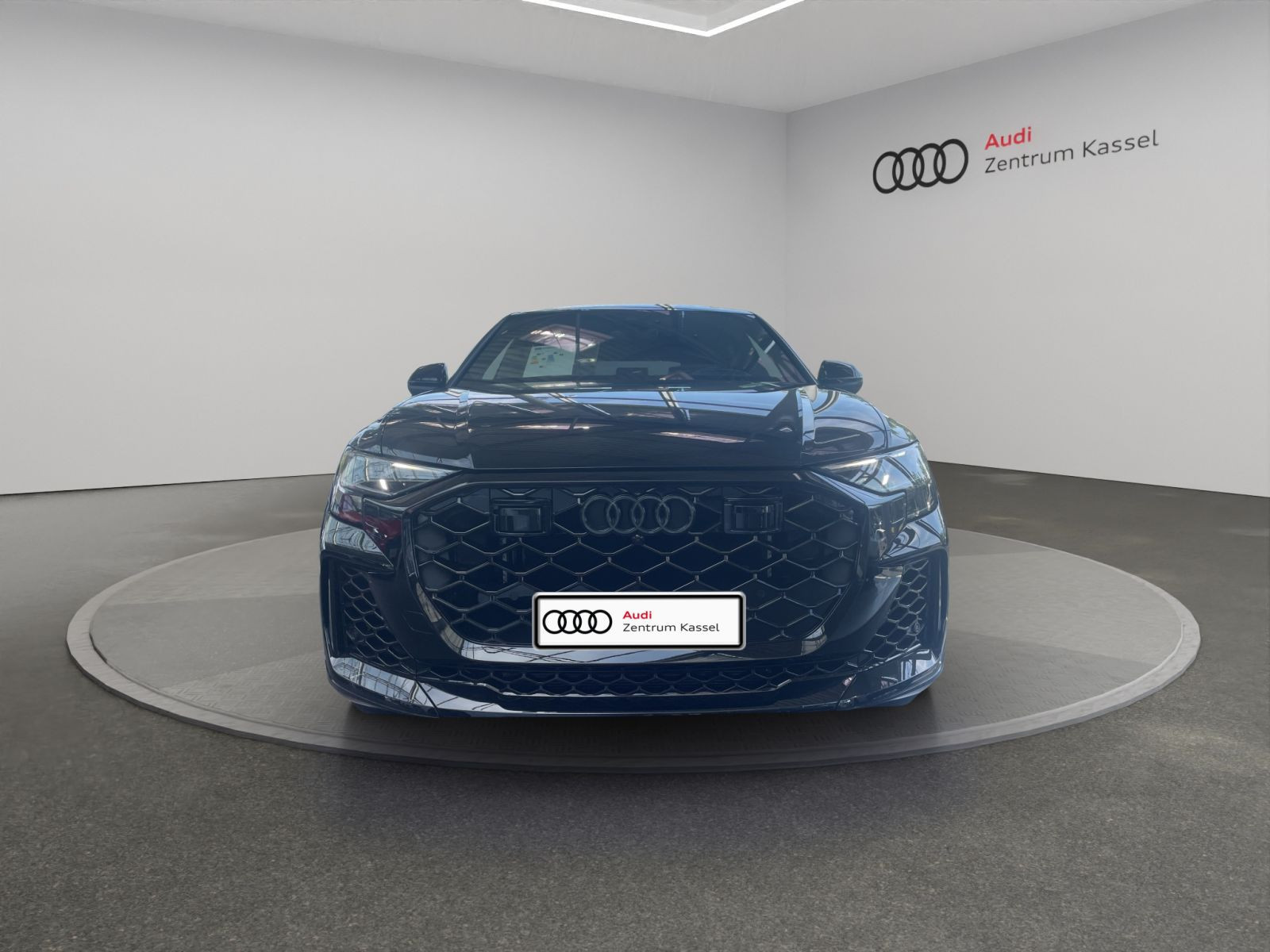 Audi - RS Q8_10