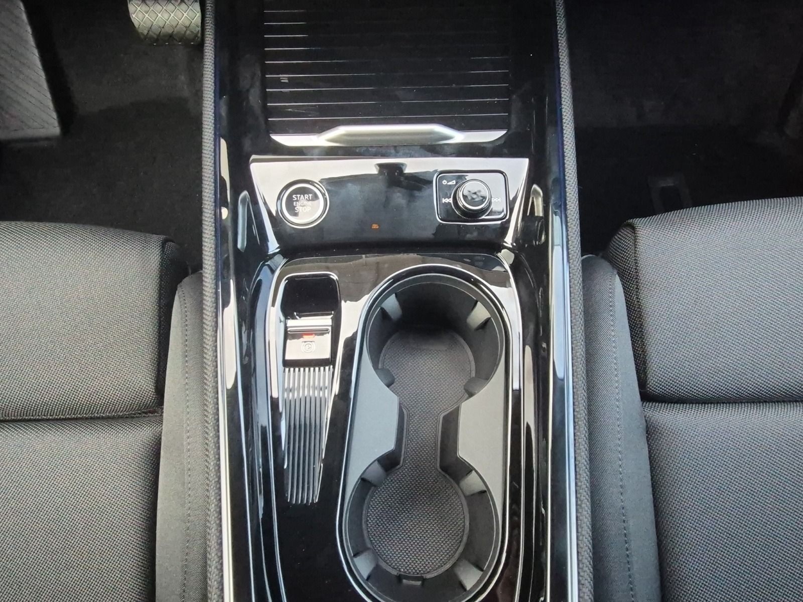 Audi - Q3_17 Audi - Q3_17