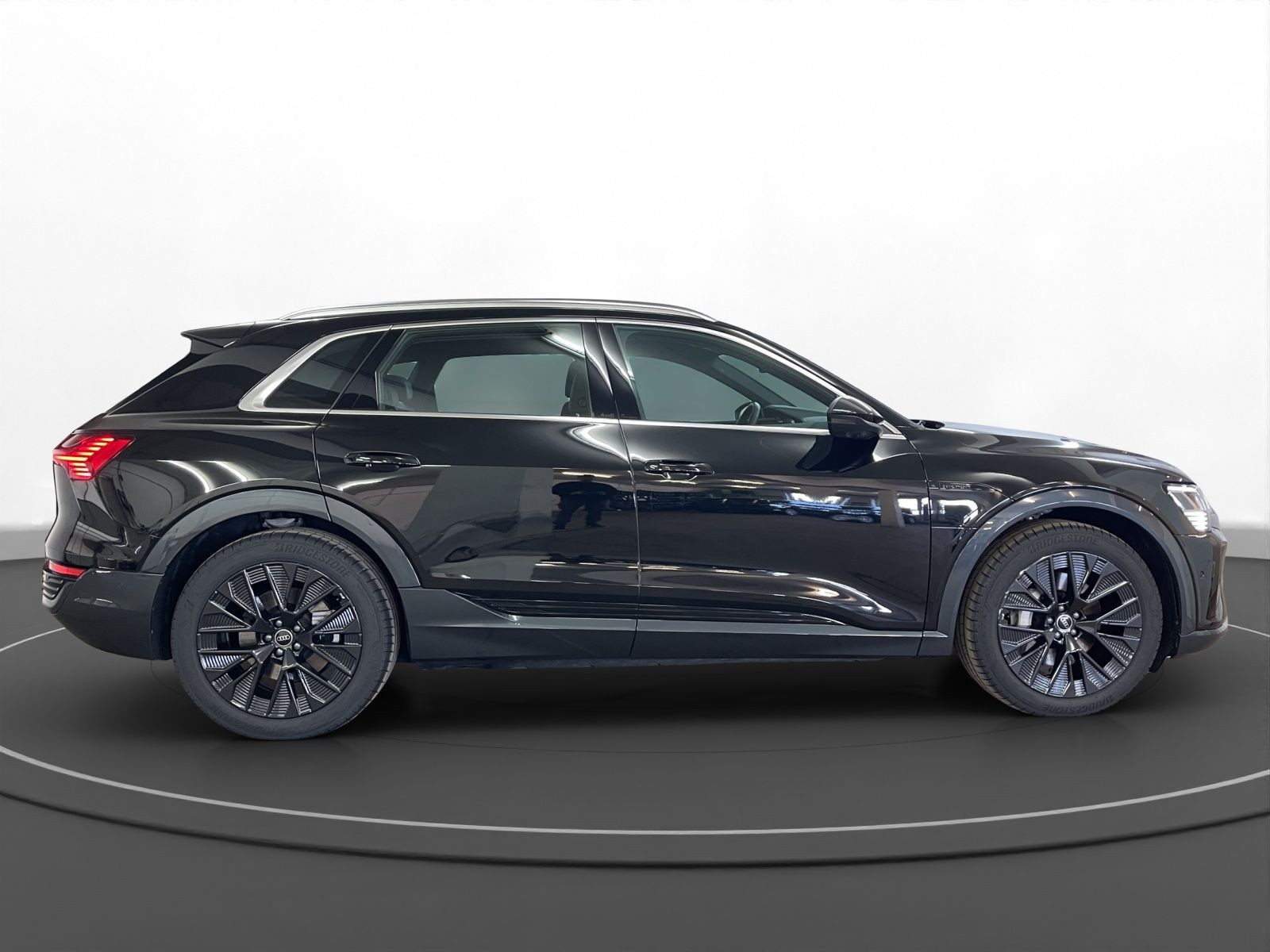 Audi - Q8 e-tron_7