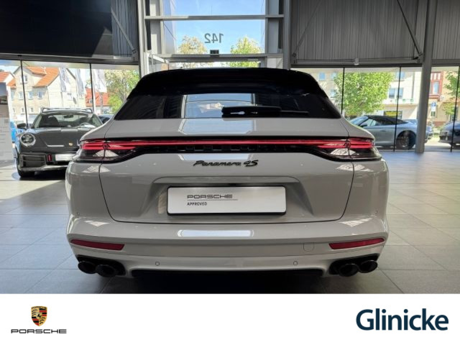 Porsche - Panamera_3