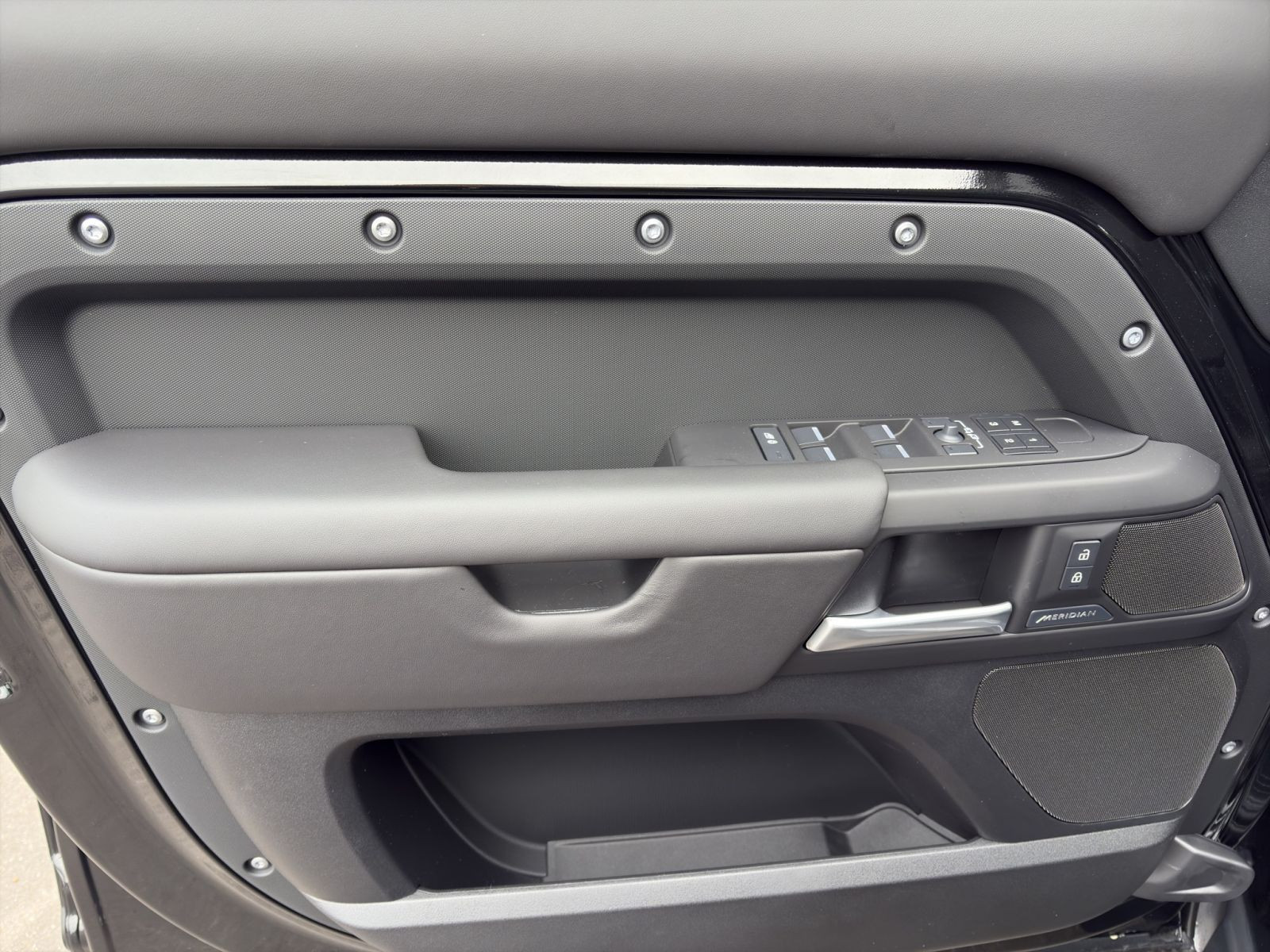 Land Rover - Defender_11