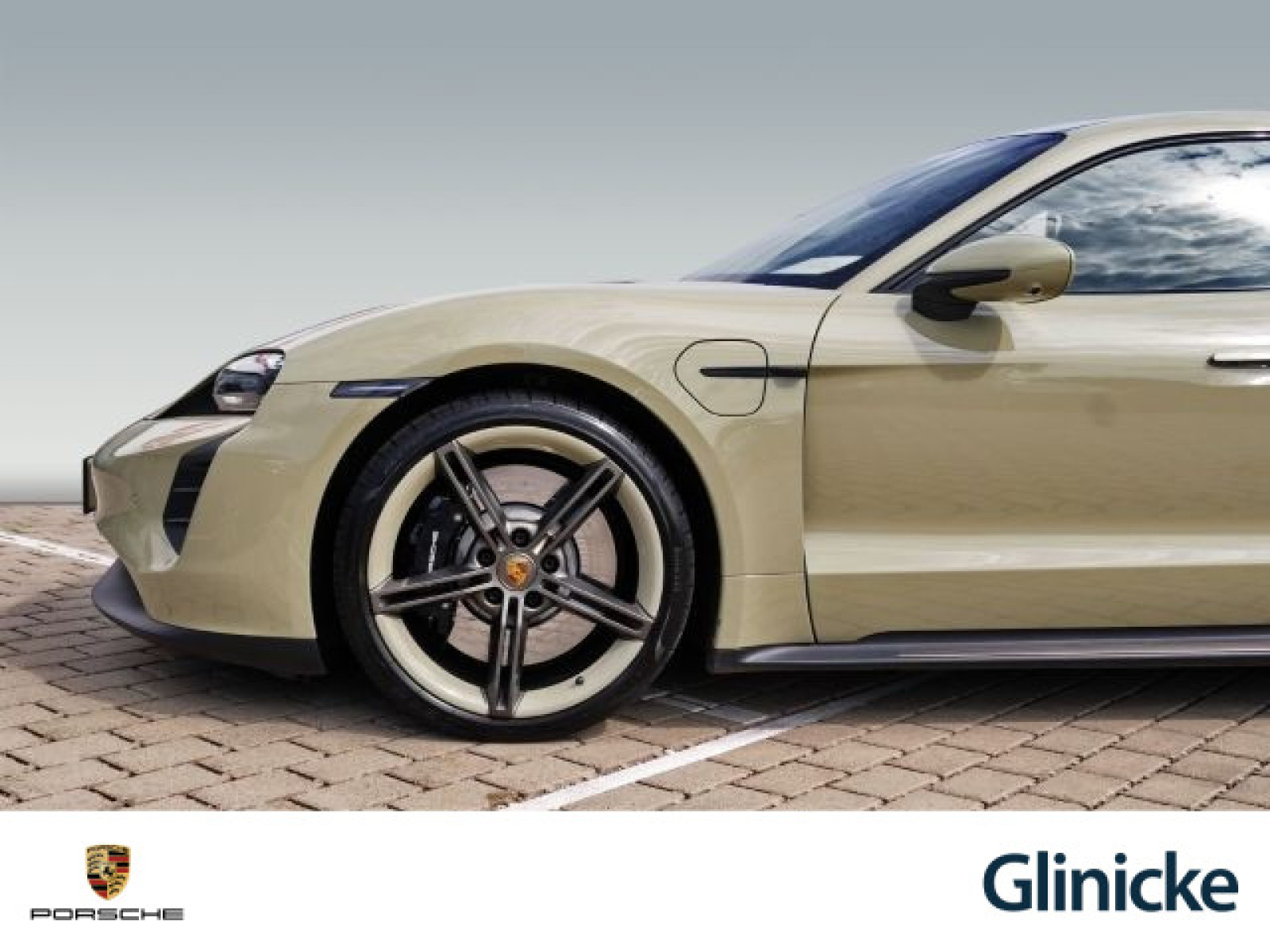 Porsche - Taycan_25