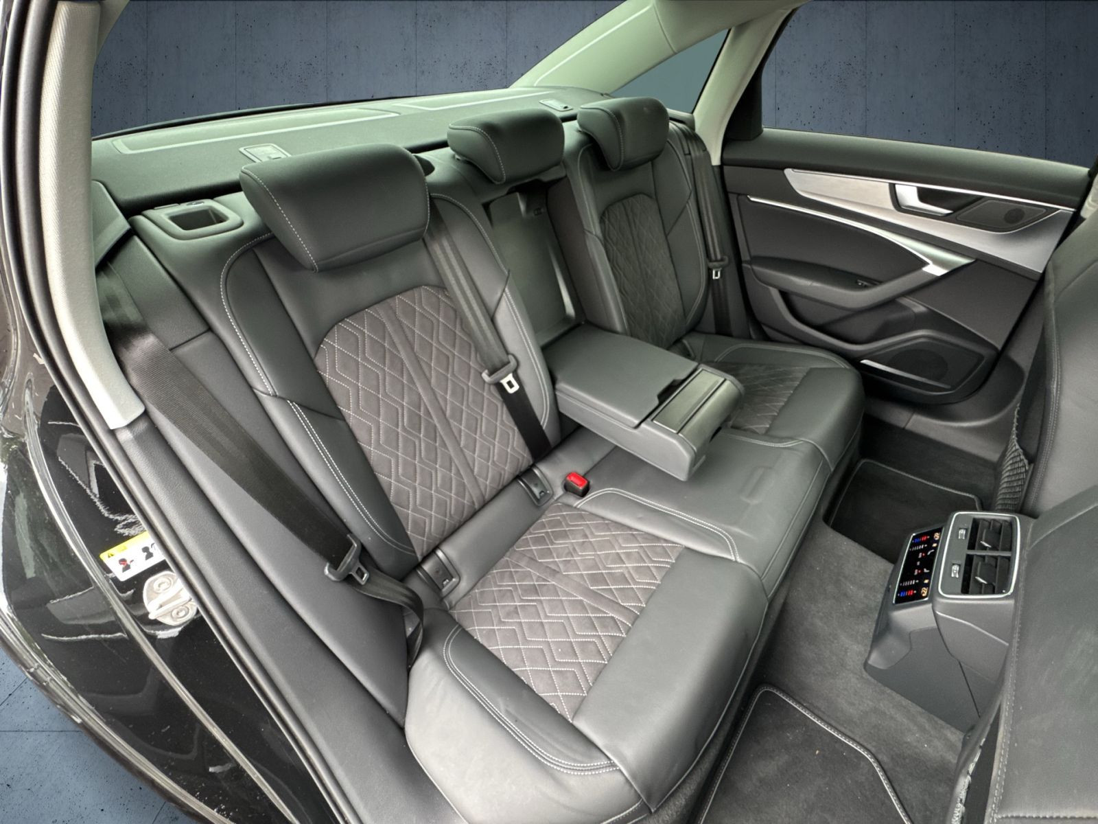 Audi - S6 Limousine_19