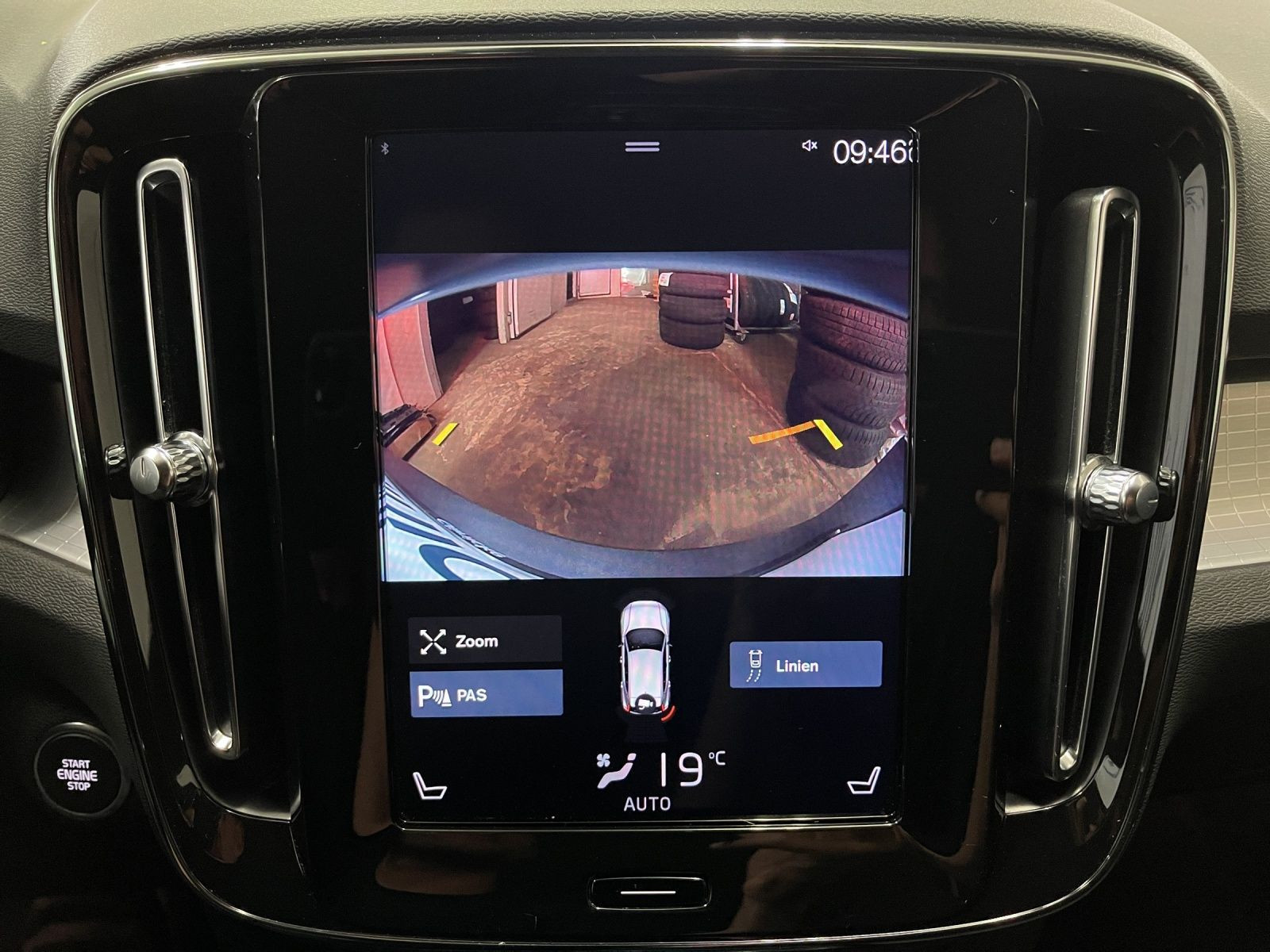 Volvo - XC40_23