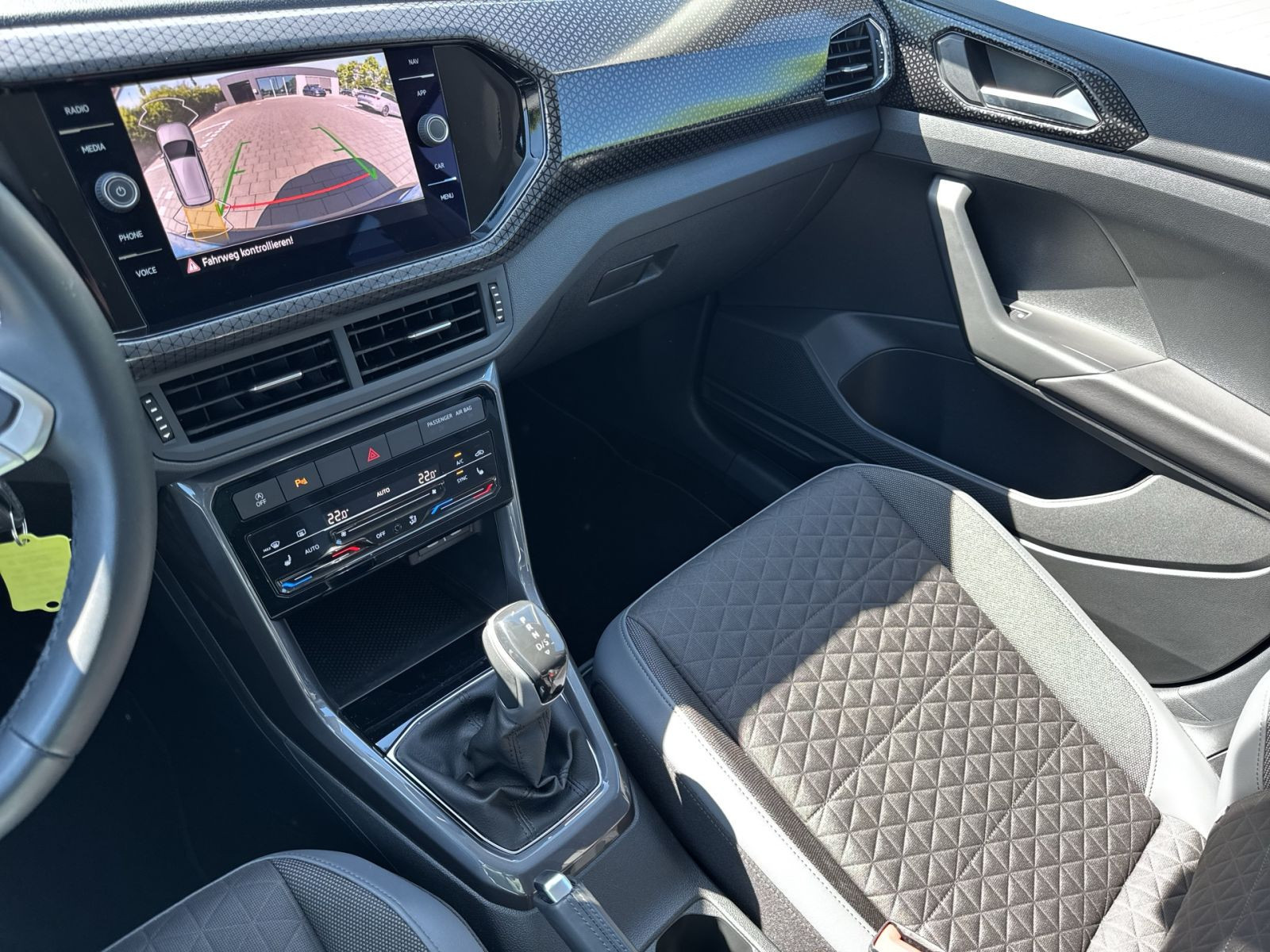 Volkswagen - T-Cross_26