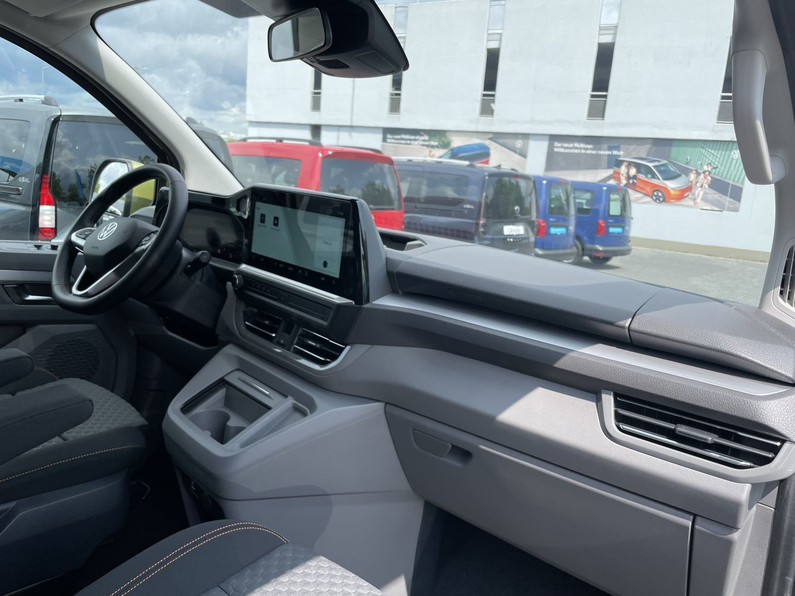 Volkswagen - Caravelle_9