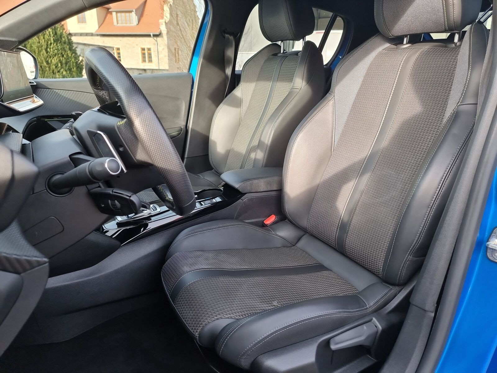 Peugeot - 208_11