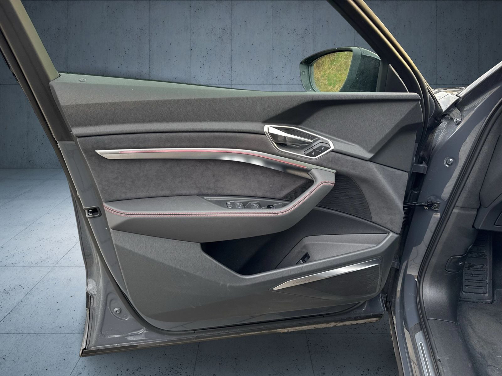 Audi - Q8 Sportback e-tron_21