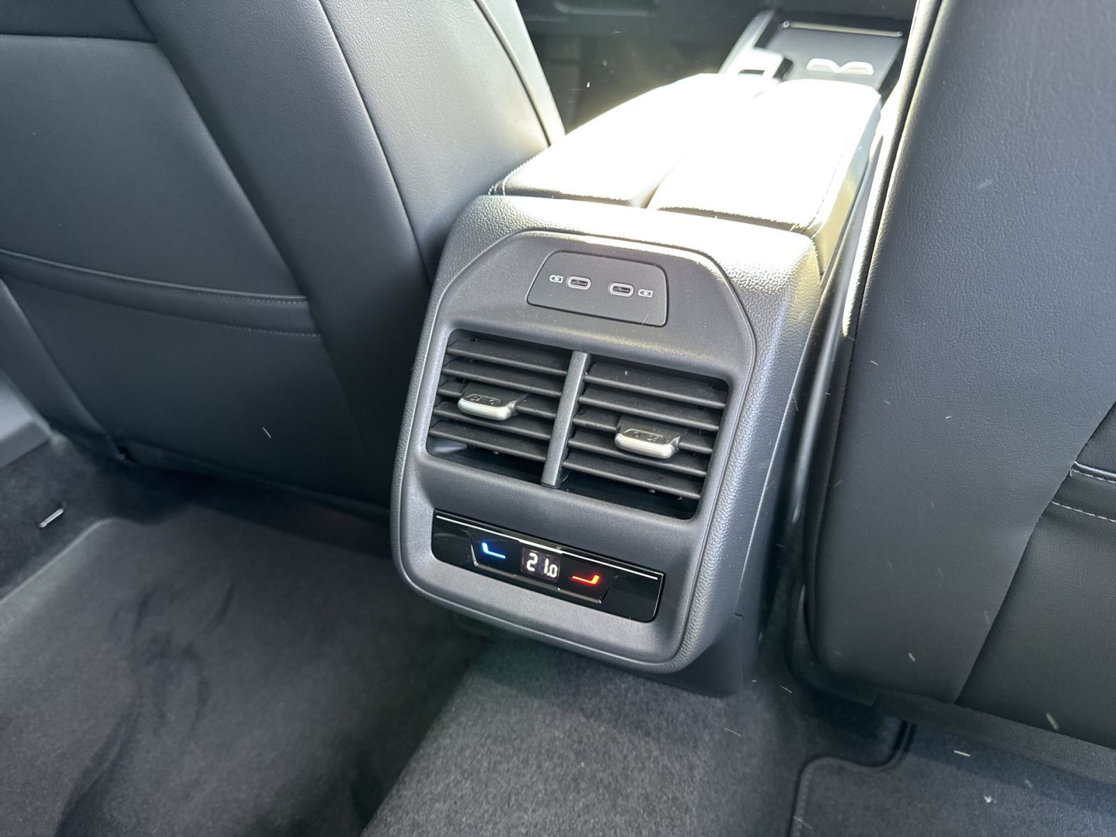 Volkswagen - Passat_19