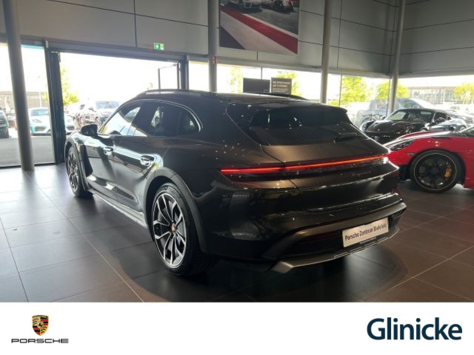 Porsche - Taycan_3