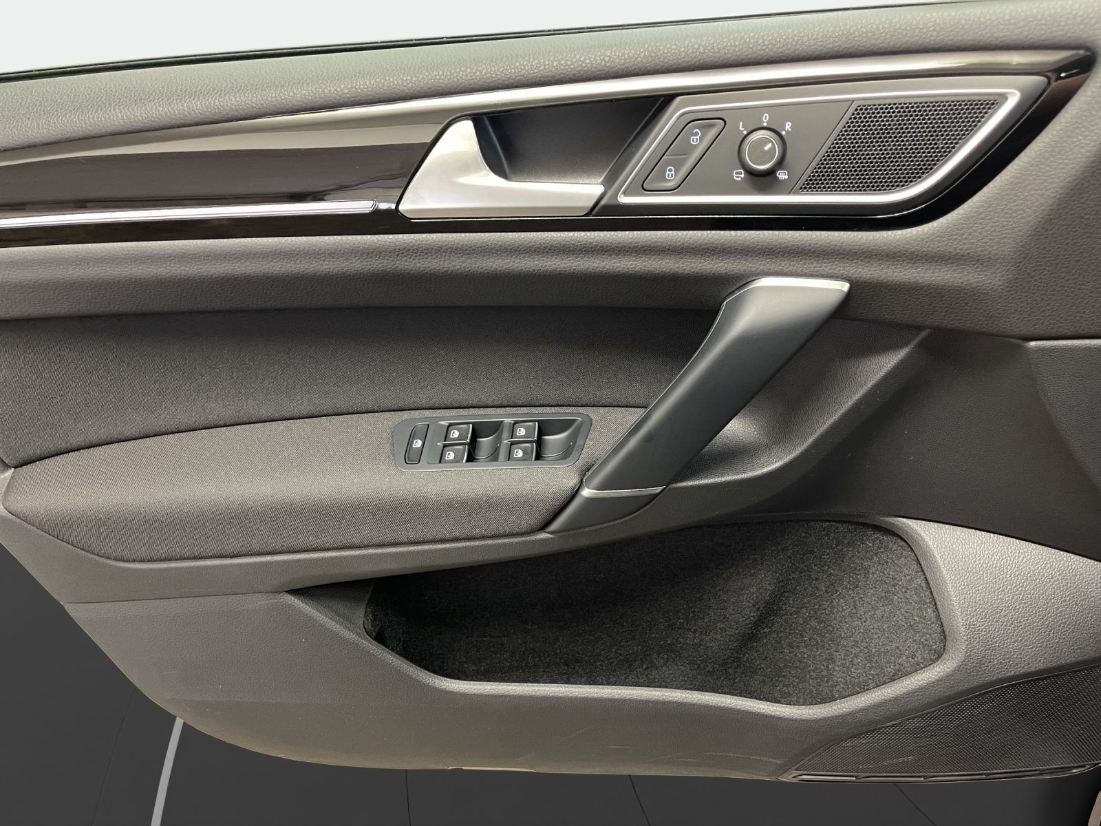 Volkswagen - Golf Sportsvan_12