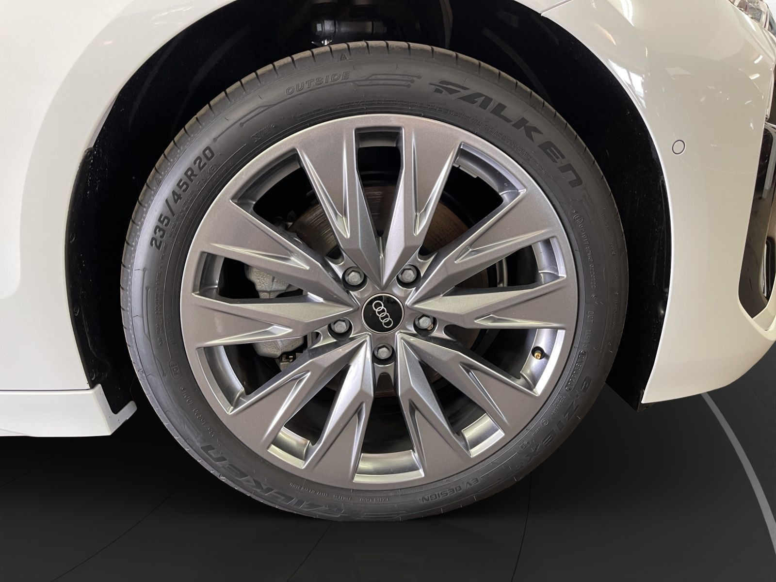Audi - A6 Avant e-tron_11