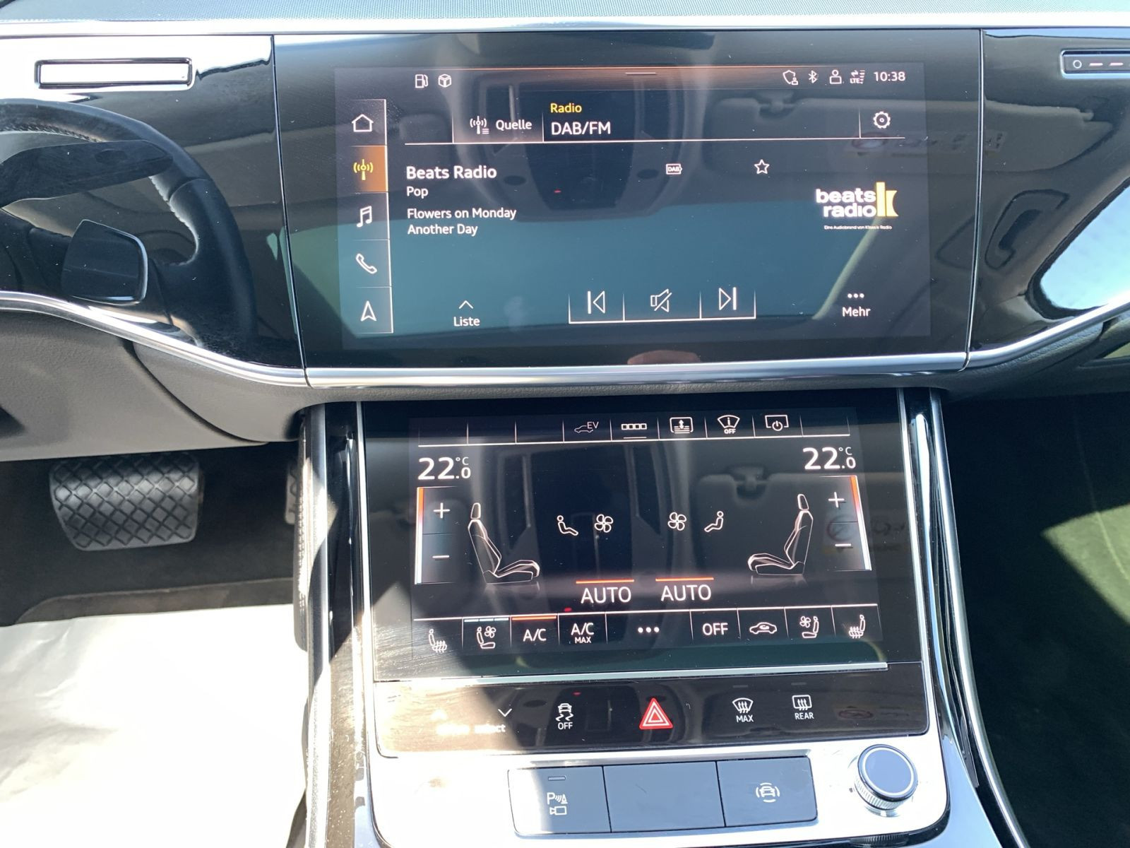 Audi - A8_28