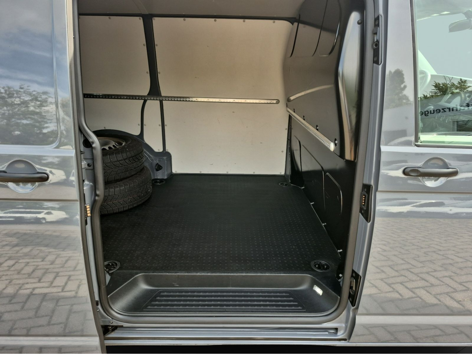 Volkswagen - T6.1 Transporter_11