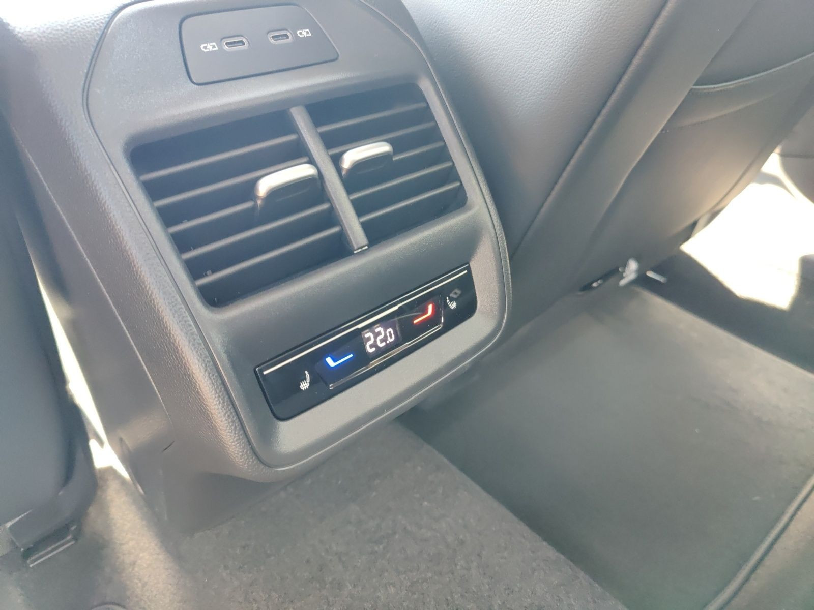 Volkswagen - Passat_19