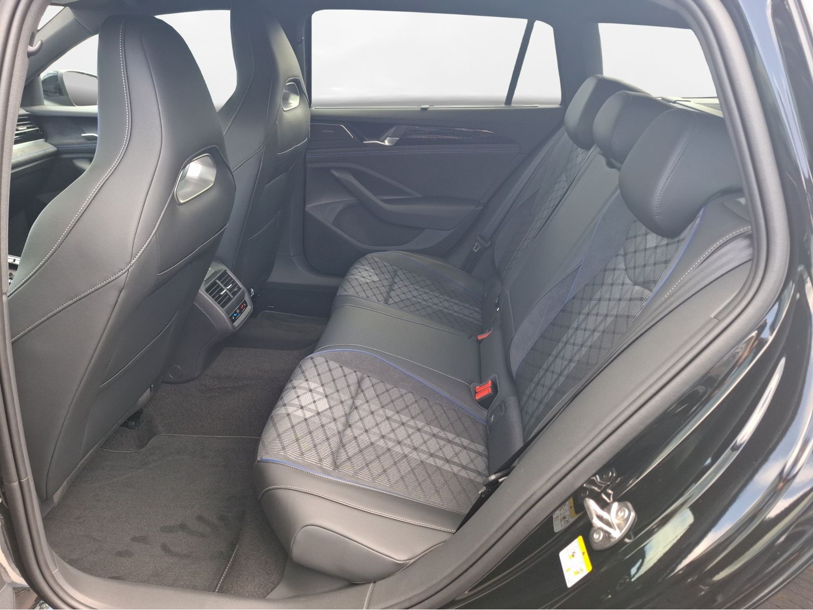 Volkswagen - Passat_4