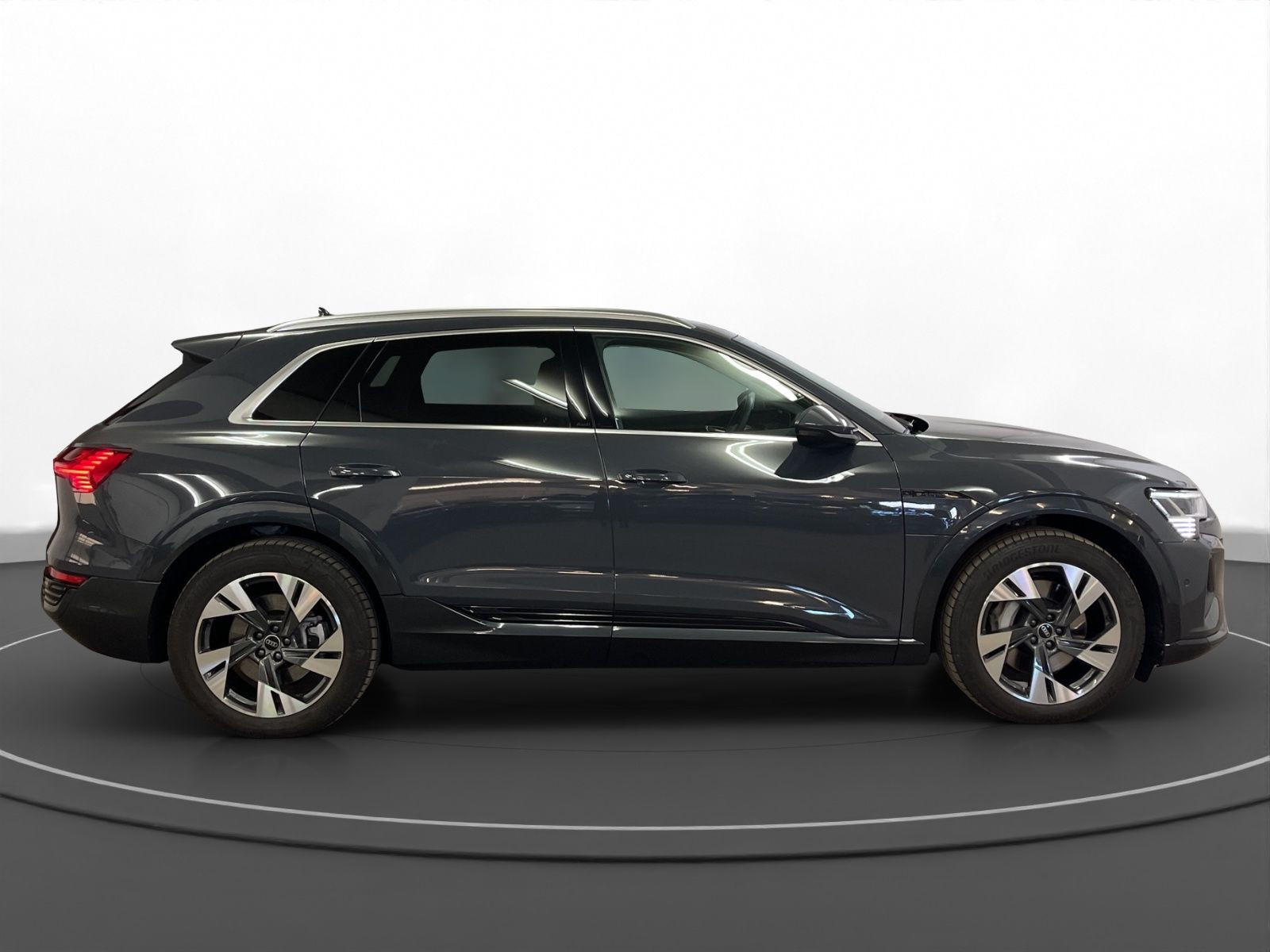 Audi - Q8 e-tron_5