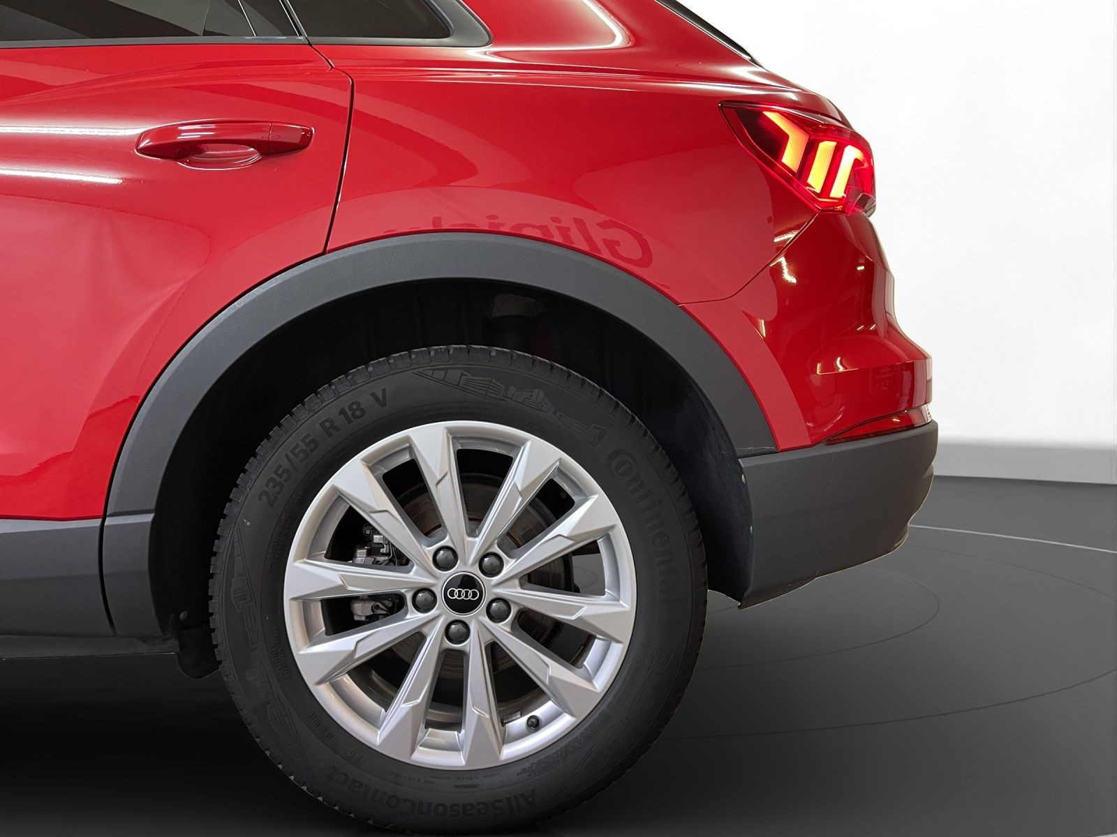 Audi - Q3_12