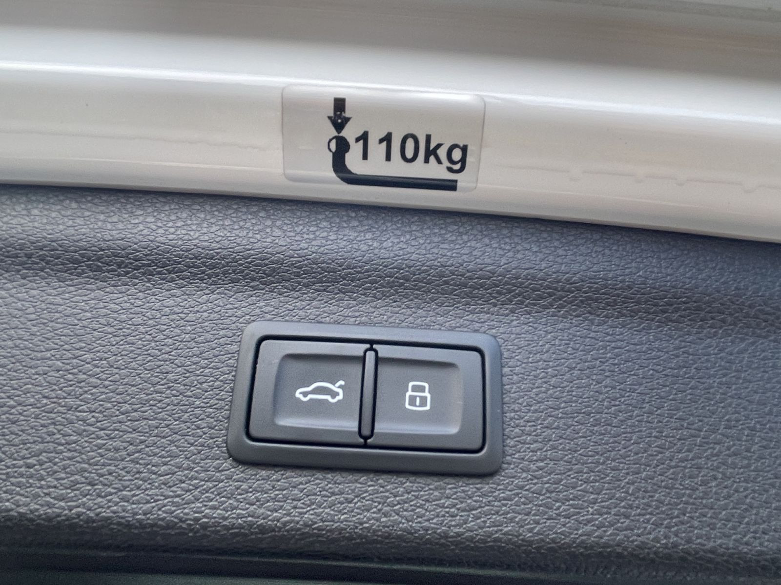 Audi - Q3_23
