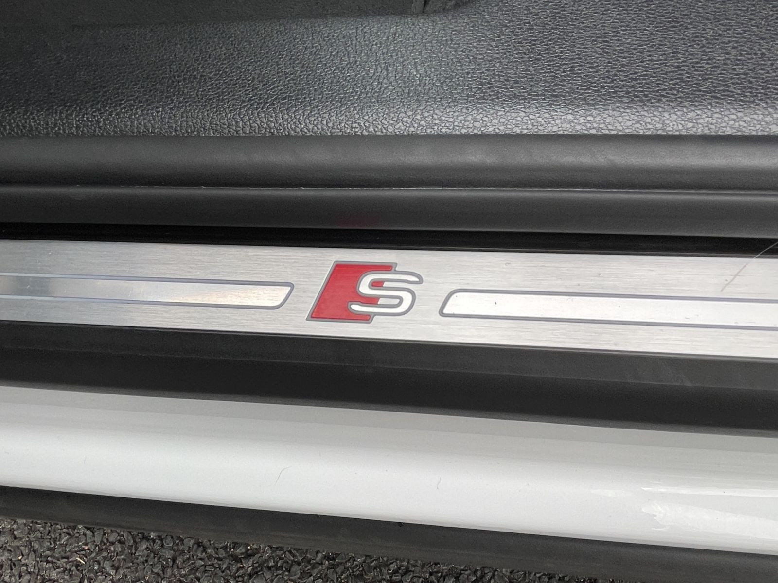 Audi - Q3_24