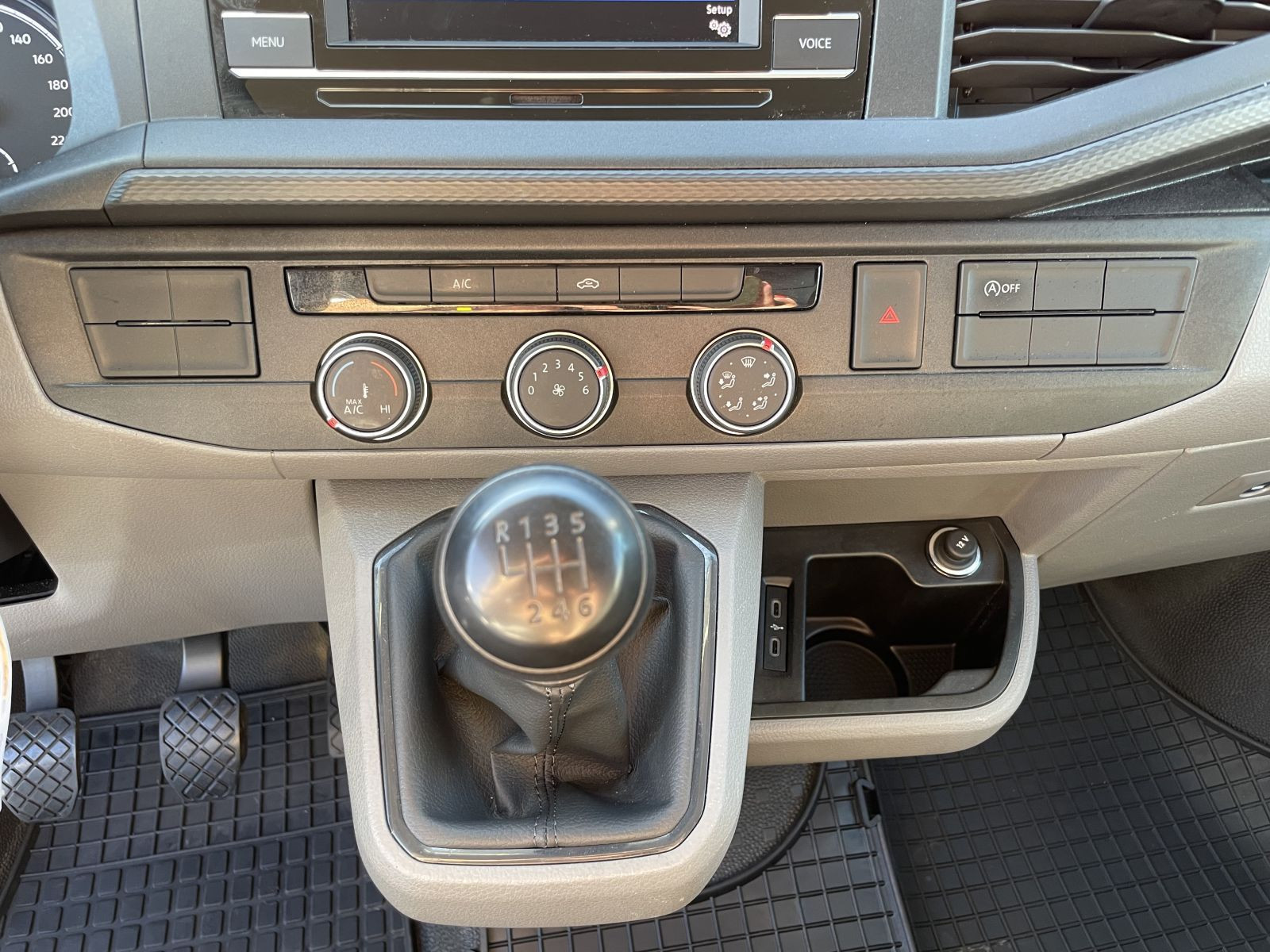 Volkswagen - T6.1 Transporter_11