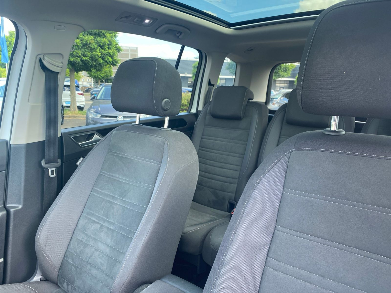 Volkswagen - Touran_11