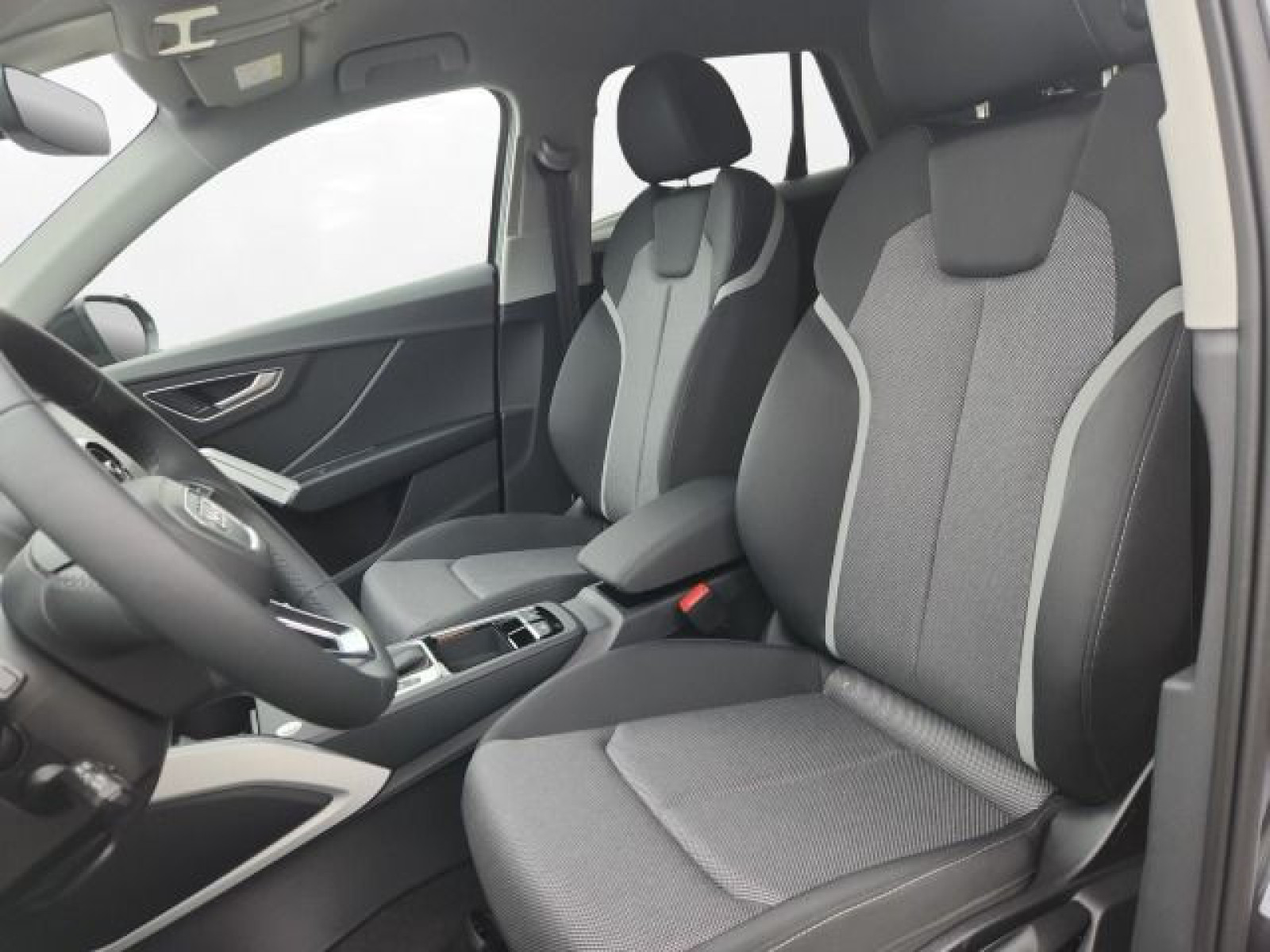 Audi - Q2_13