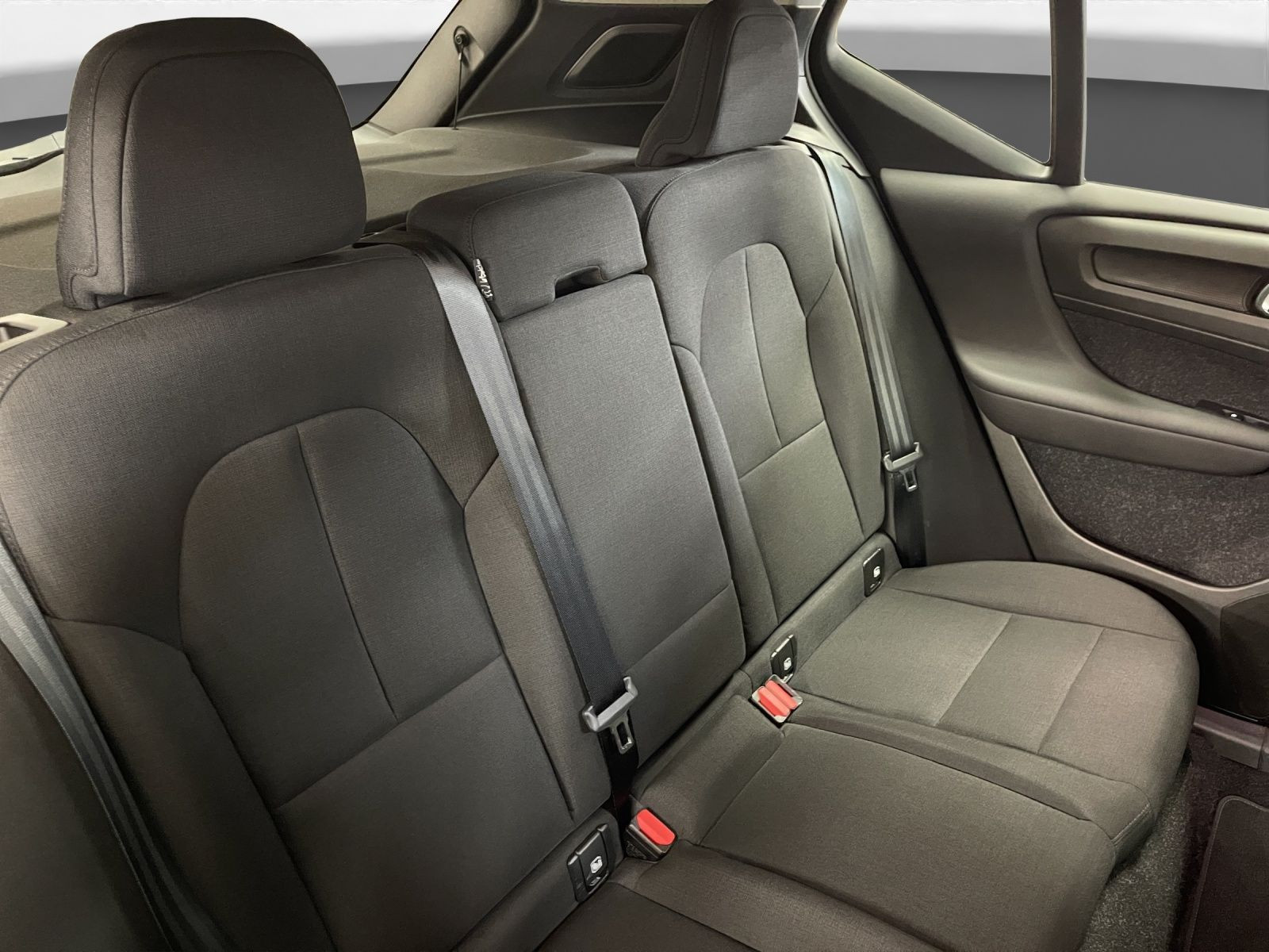 Volvo - XC40_17