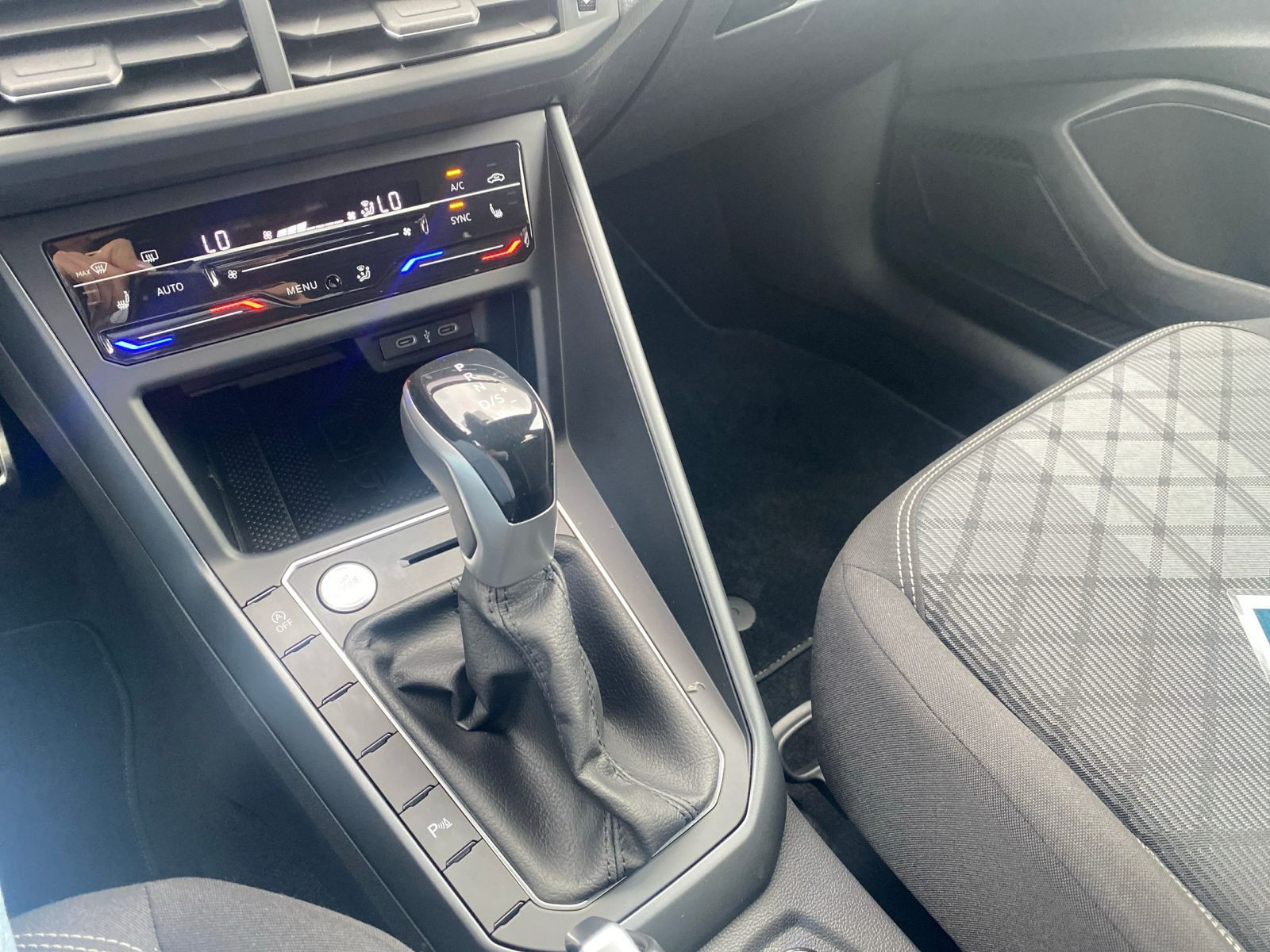 Volkswagen - Polo_16