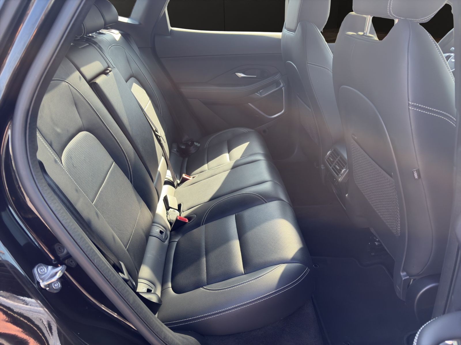 Jaguar - E-Pace_8