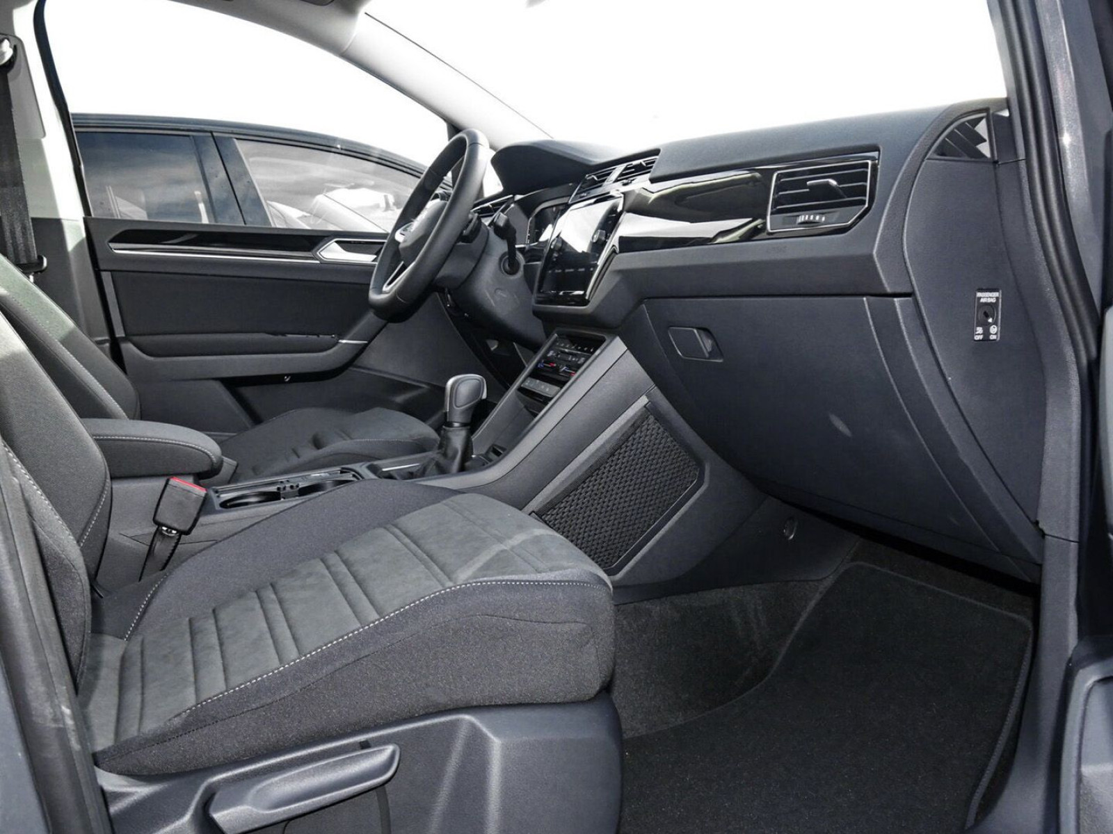 Volkswagen - Touran_3