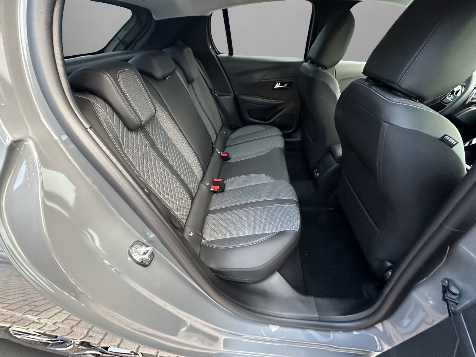 Peugeot - 208_17