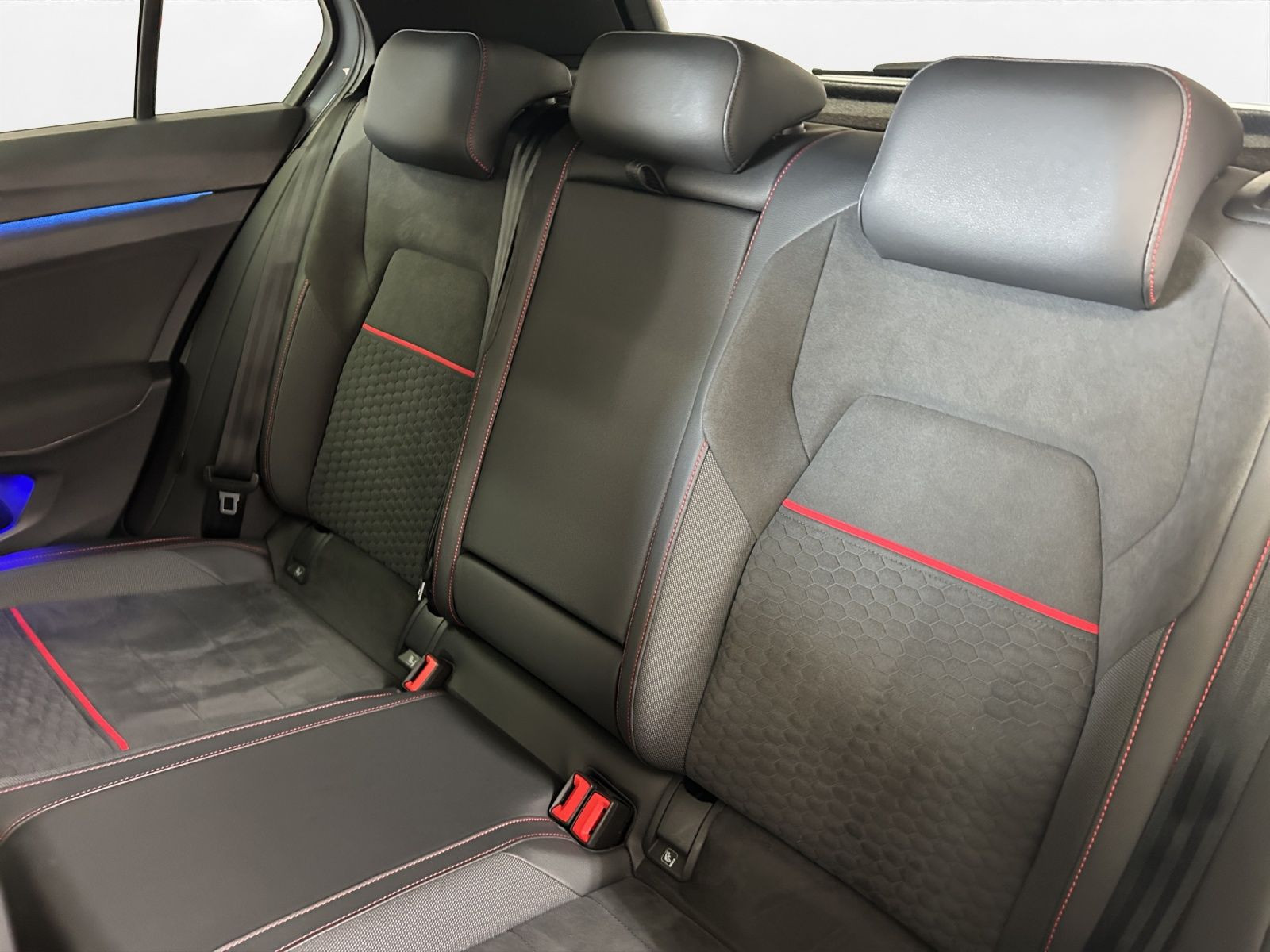 Volkswagen - Golf GTI_18