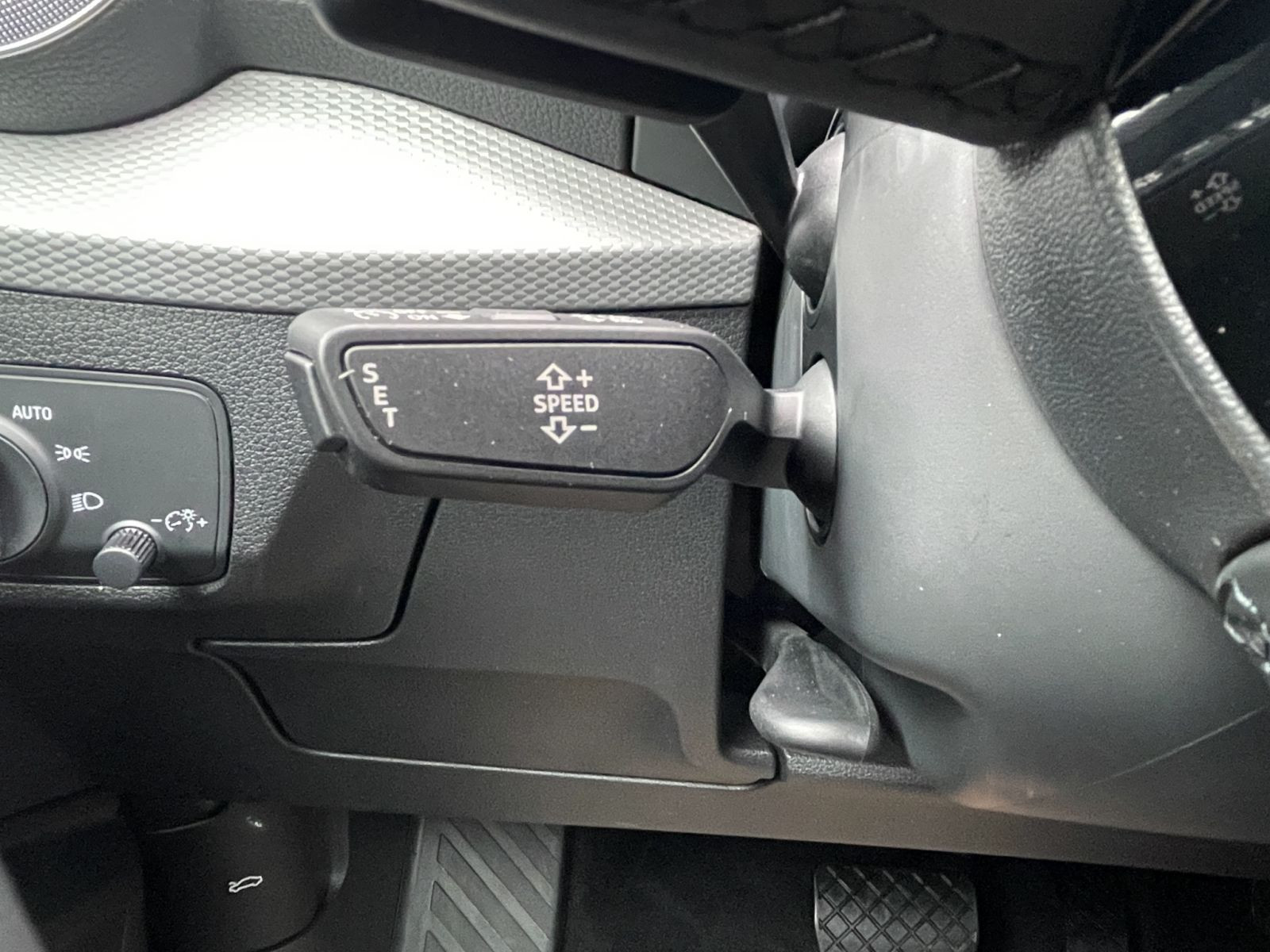 Audi - Q2_24