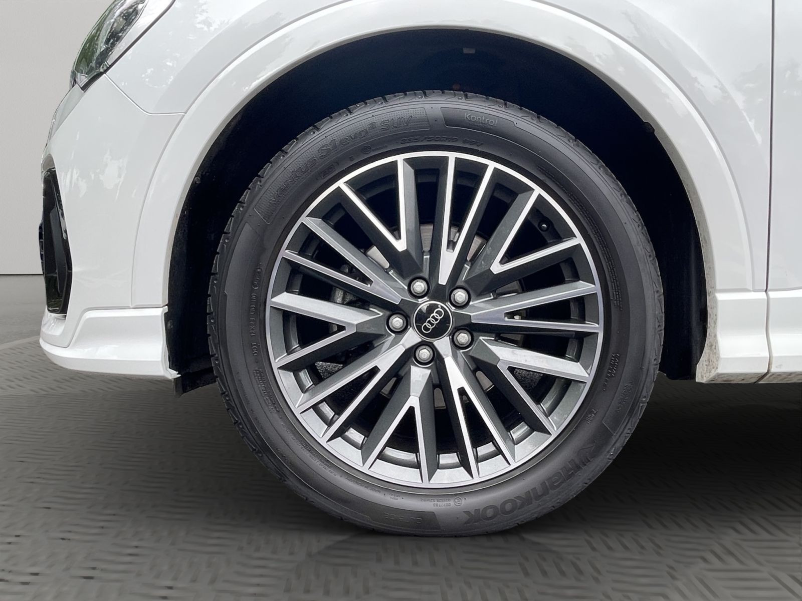 Audi - Q3_21