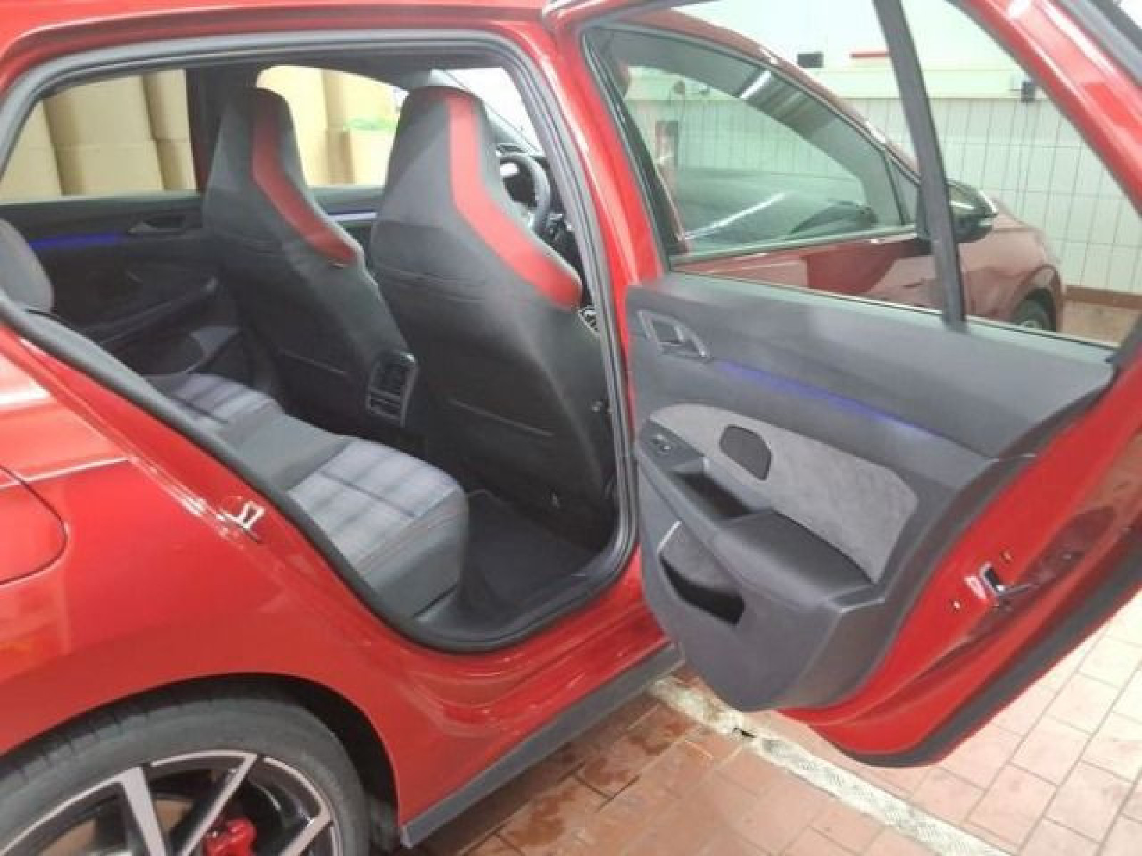 Volkswagen - Golf GTI_8