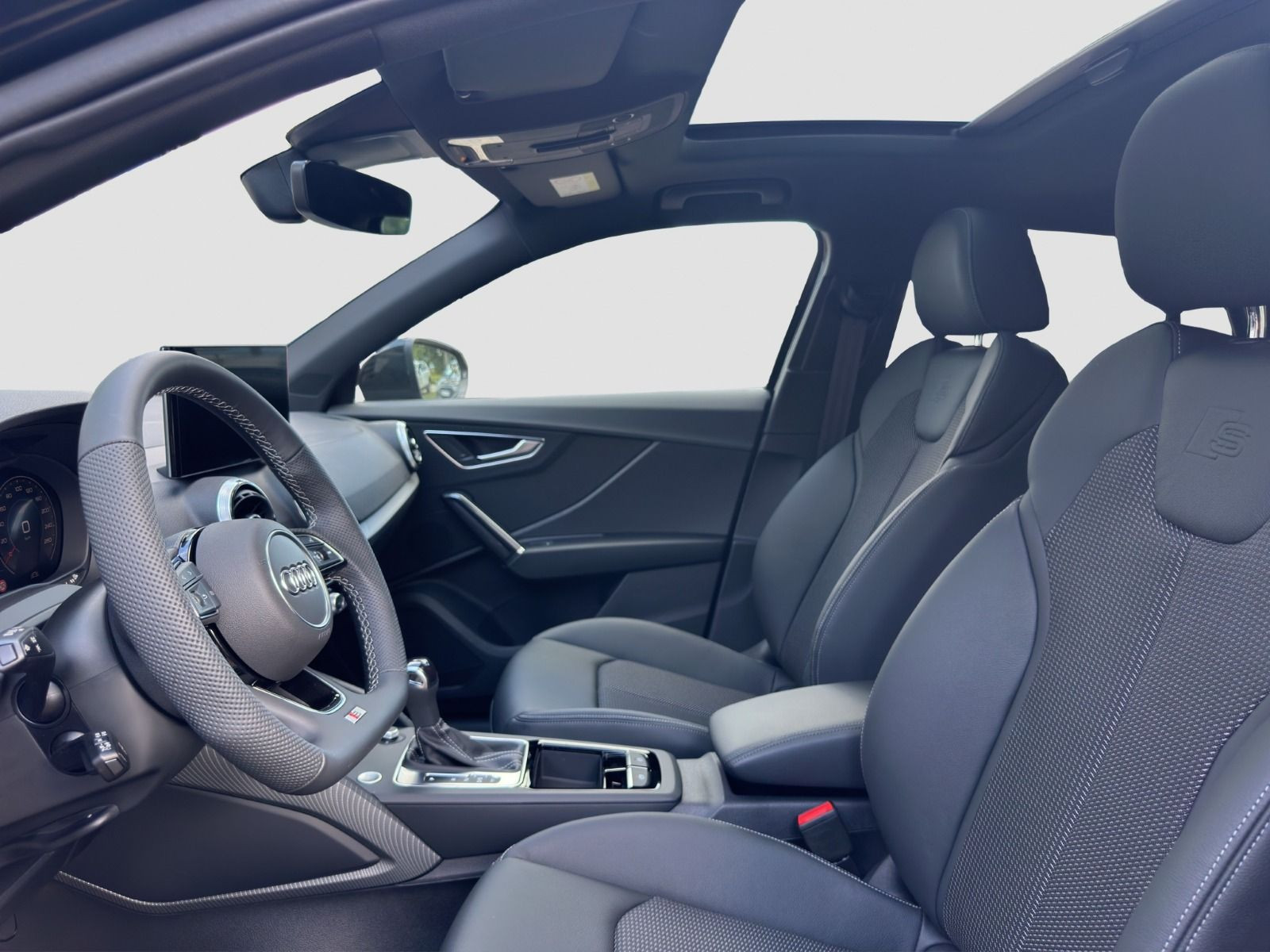 Audi - Q2_11