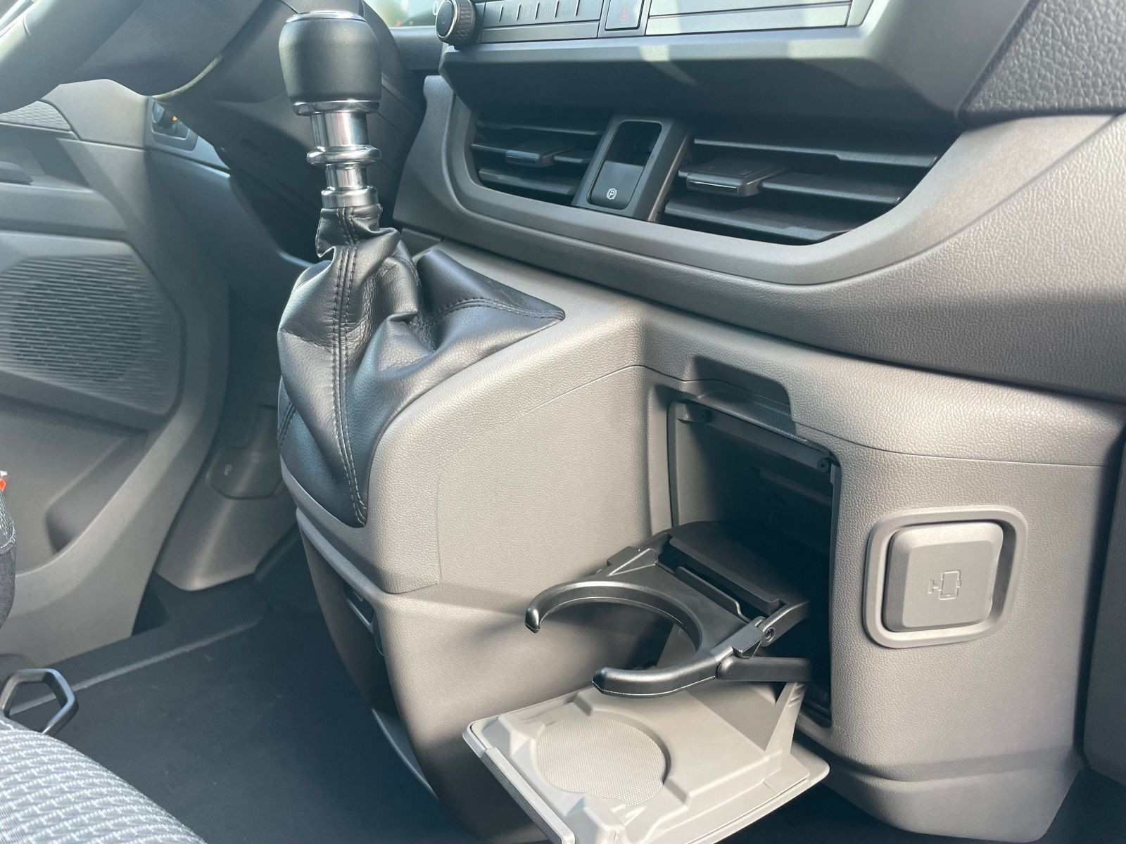 Volkswagen - T7 Transporter_11