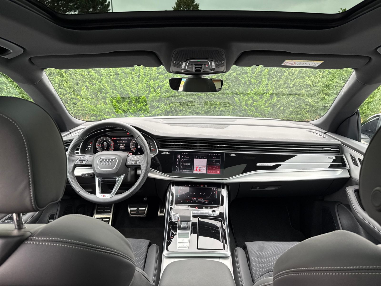 Audi - Q8_13