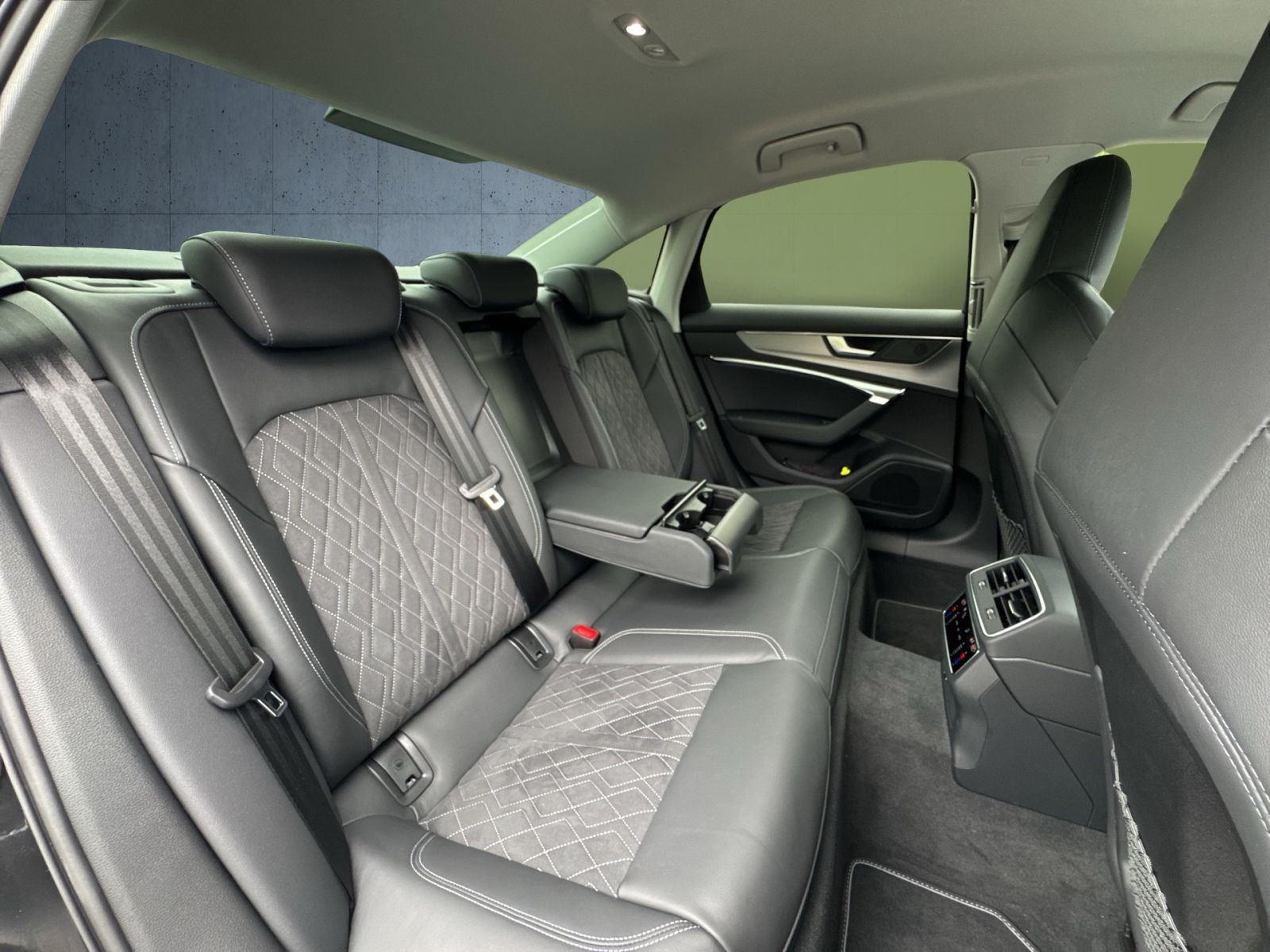 Audi - S6 Limousine_19