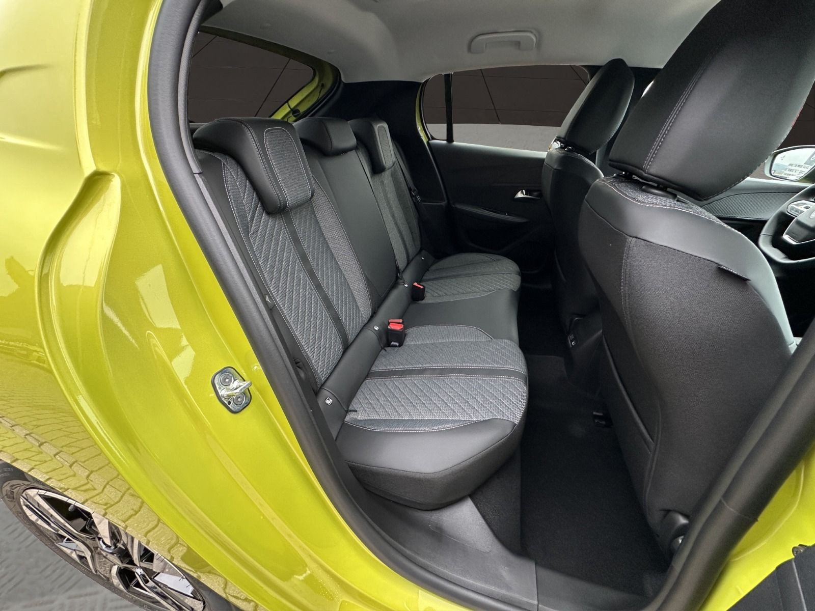 Peugeot - 208_17