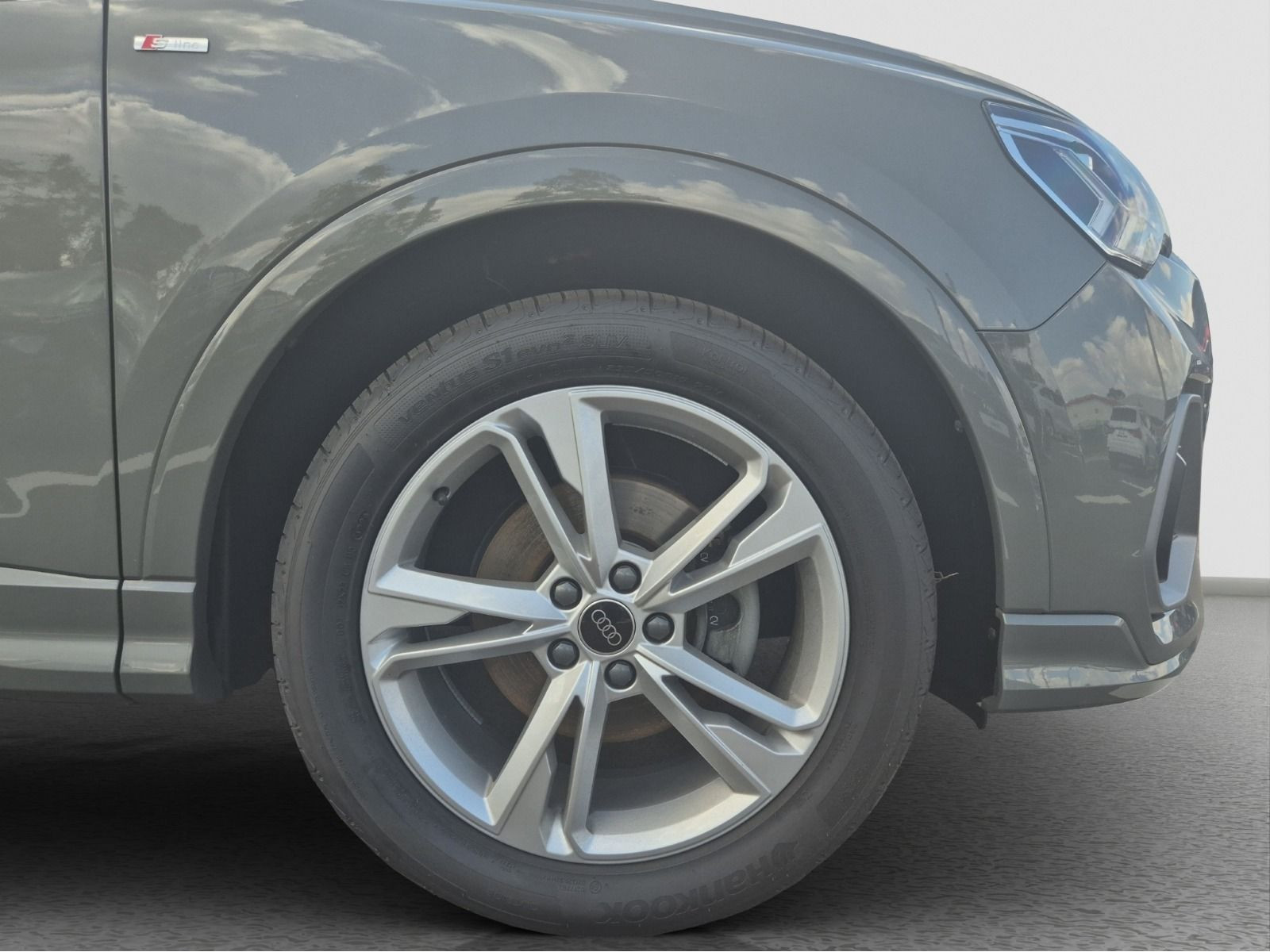Audi - Q3_25