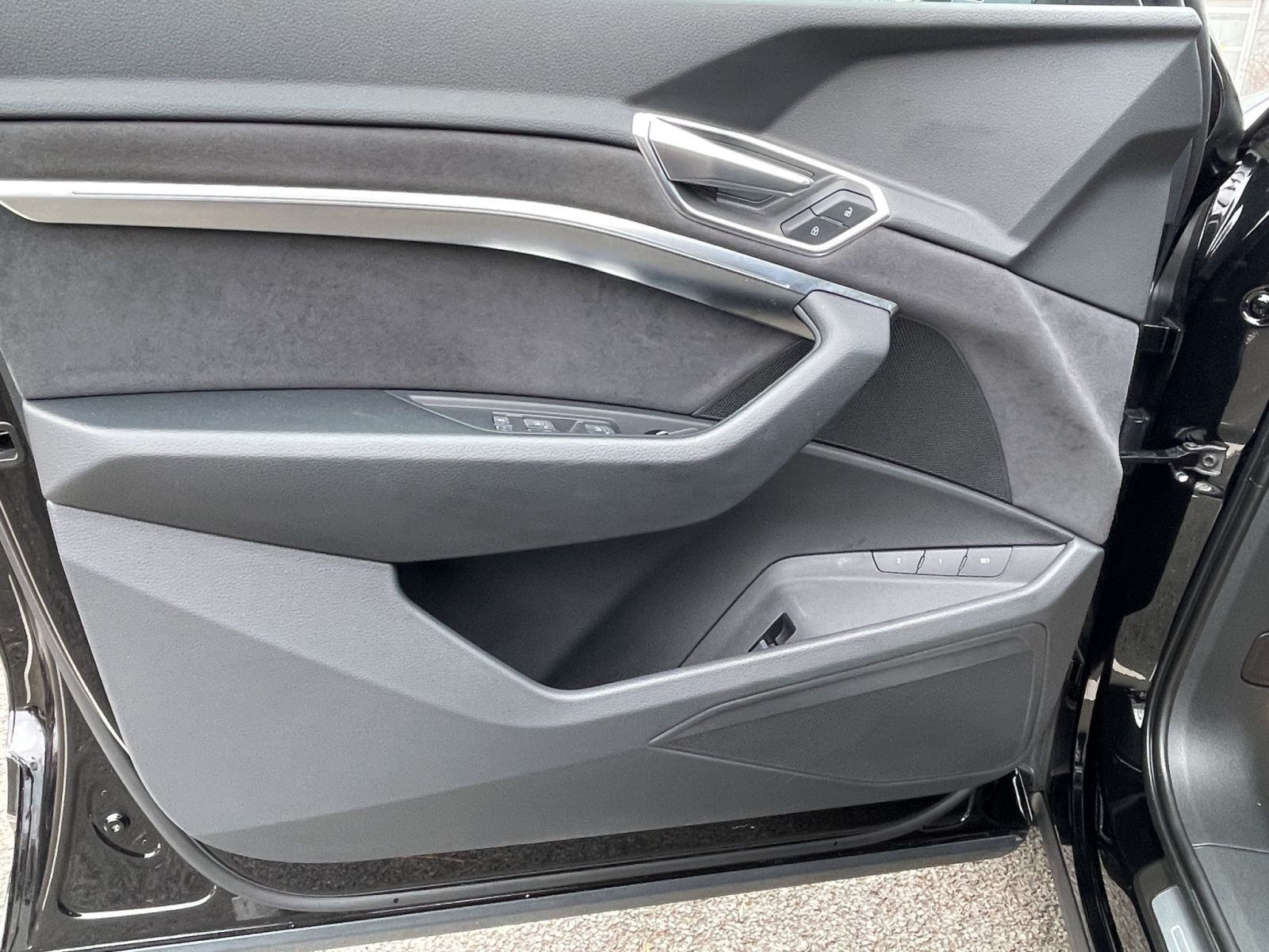 Audi - e-tron S_16