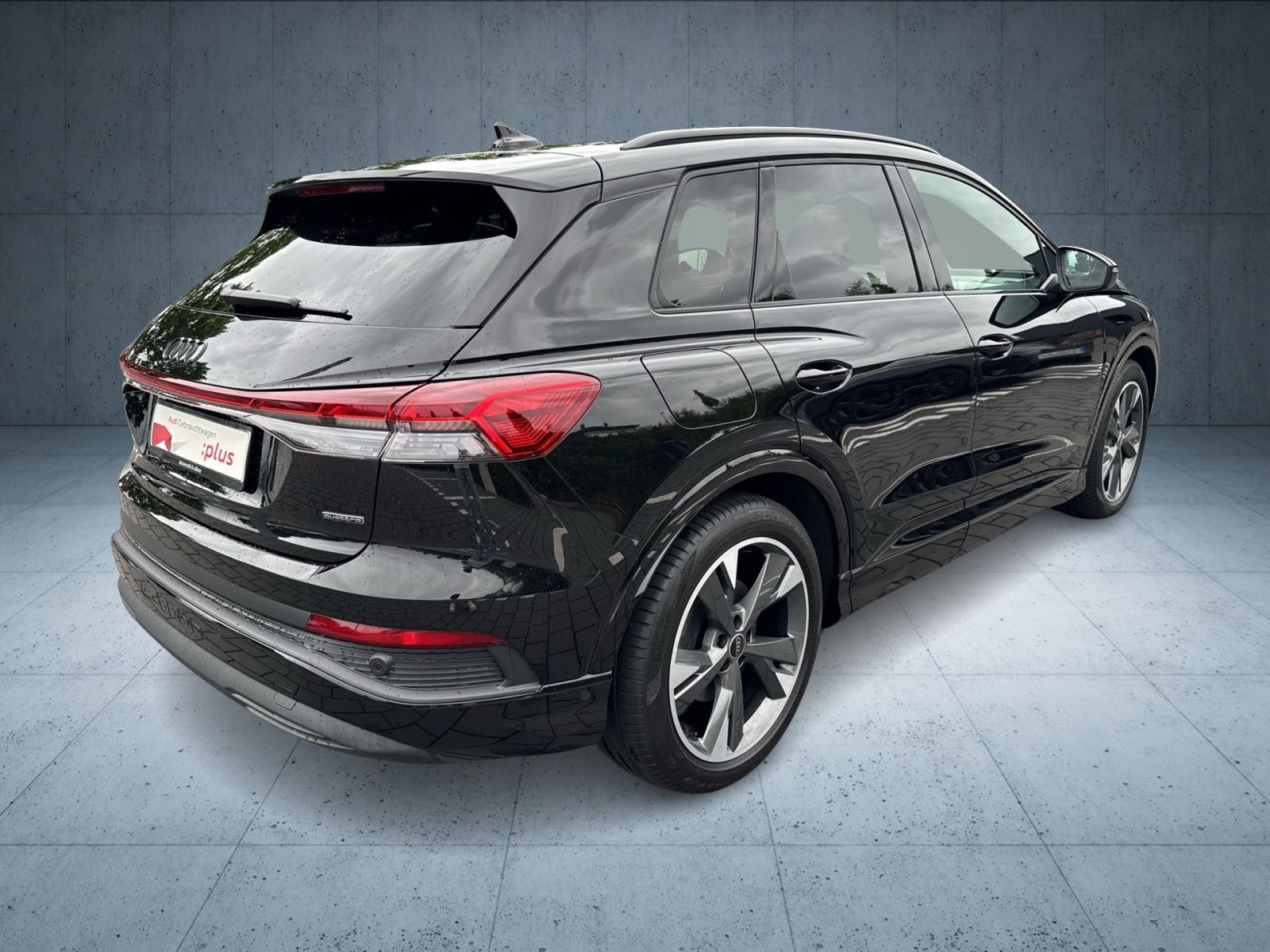 Audi - Q4_29